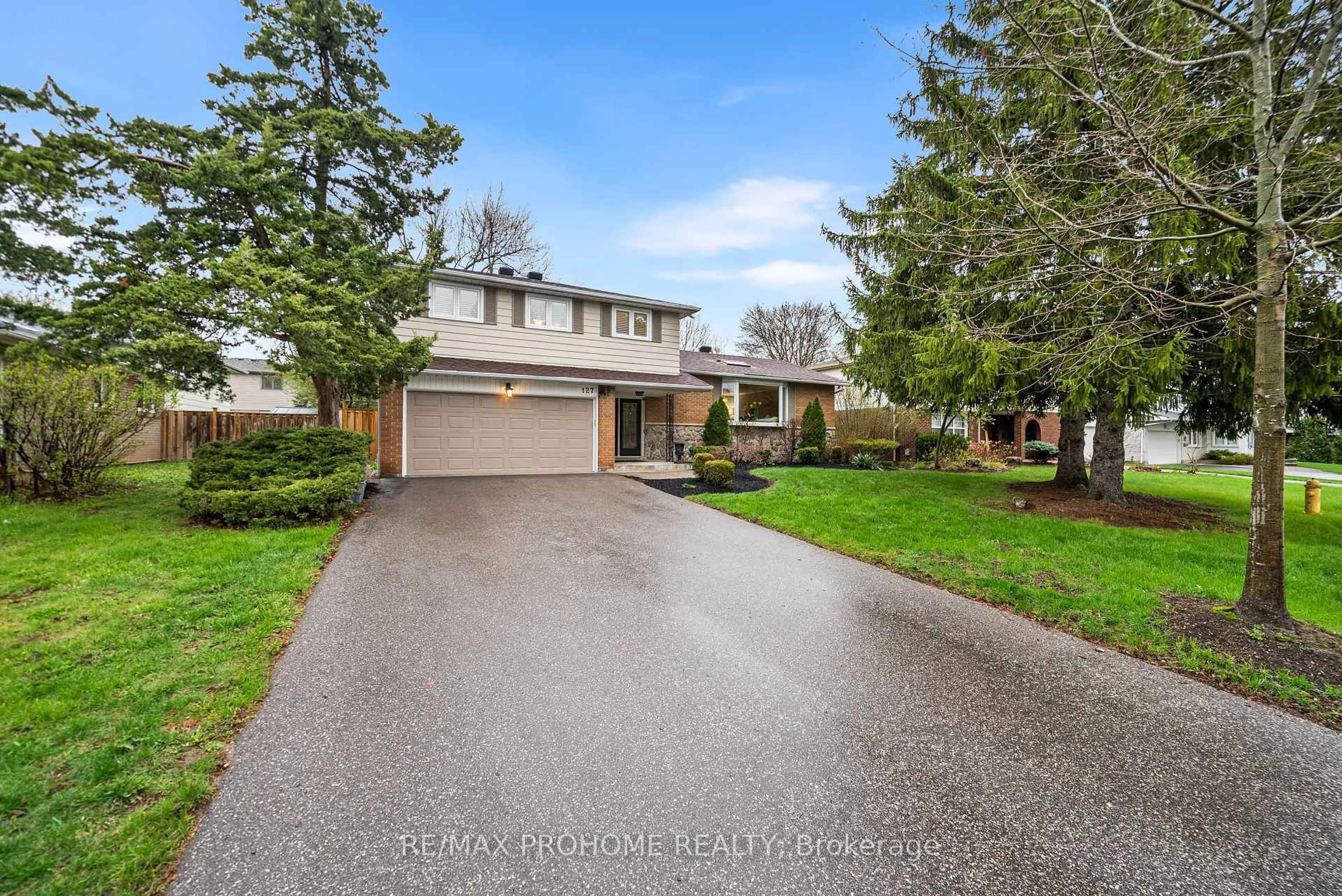 A pic from outside/outdoor area/front of a property/back of a property/a pic from drone, street for 127 Senator Reesor Dr, Markham Ontario L3P 3E6