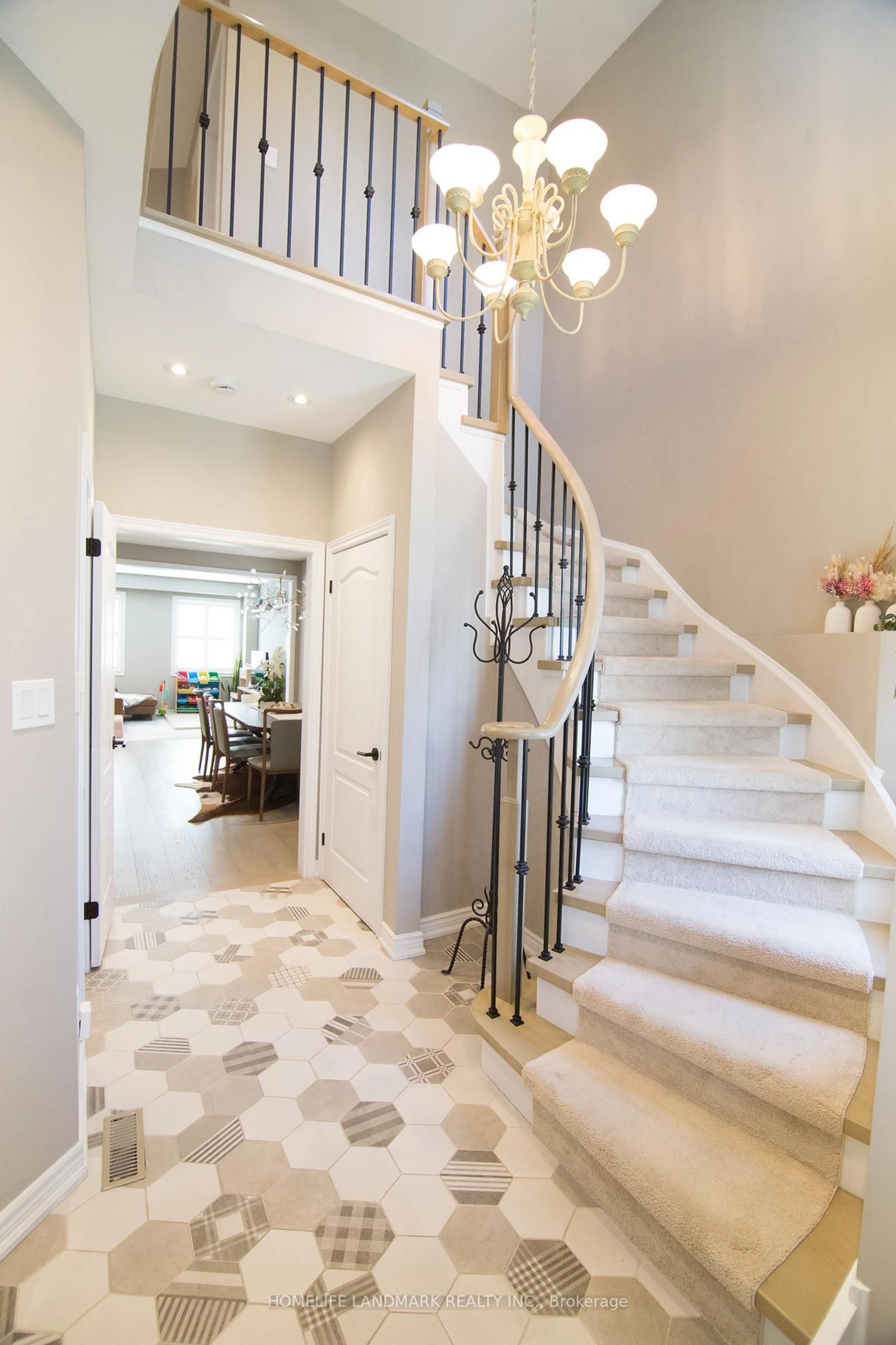 Indoor entryway for 93 Park Place Dr, Markham Ontario L6E 1Z7