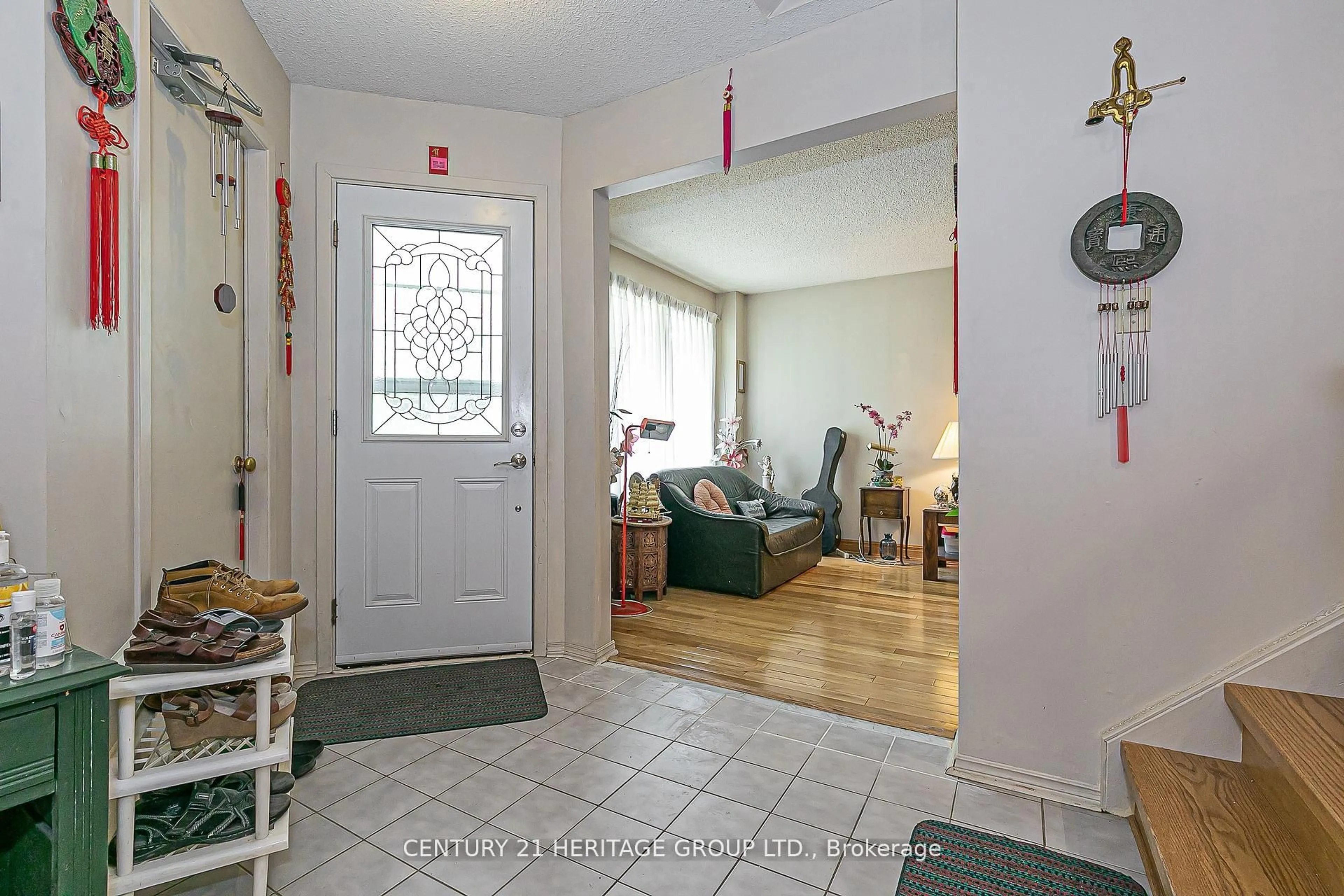 Indoor entryway for 261 Badessa Circ, Vaughan Ontario L4J 6C5