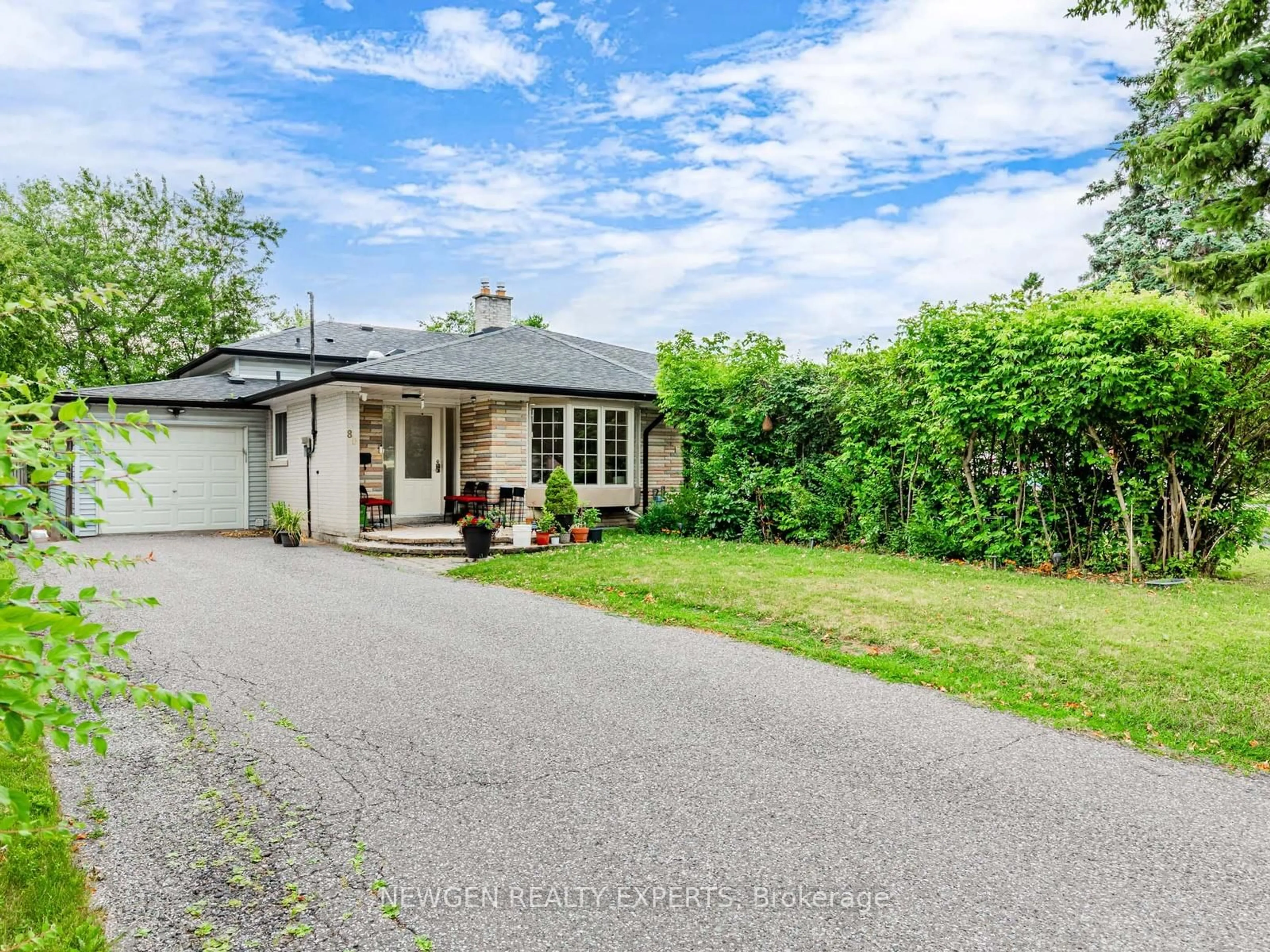 A pic from outside/outdoor area/front of a property/back of a property/a pic from drone, street for 80 Sherwood Forest Dr, Markham Ontario L3P 1R1