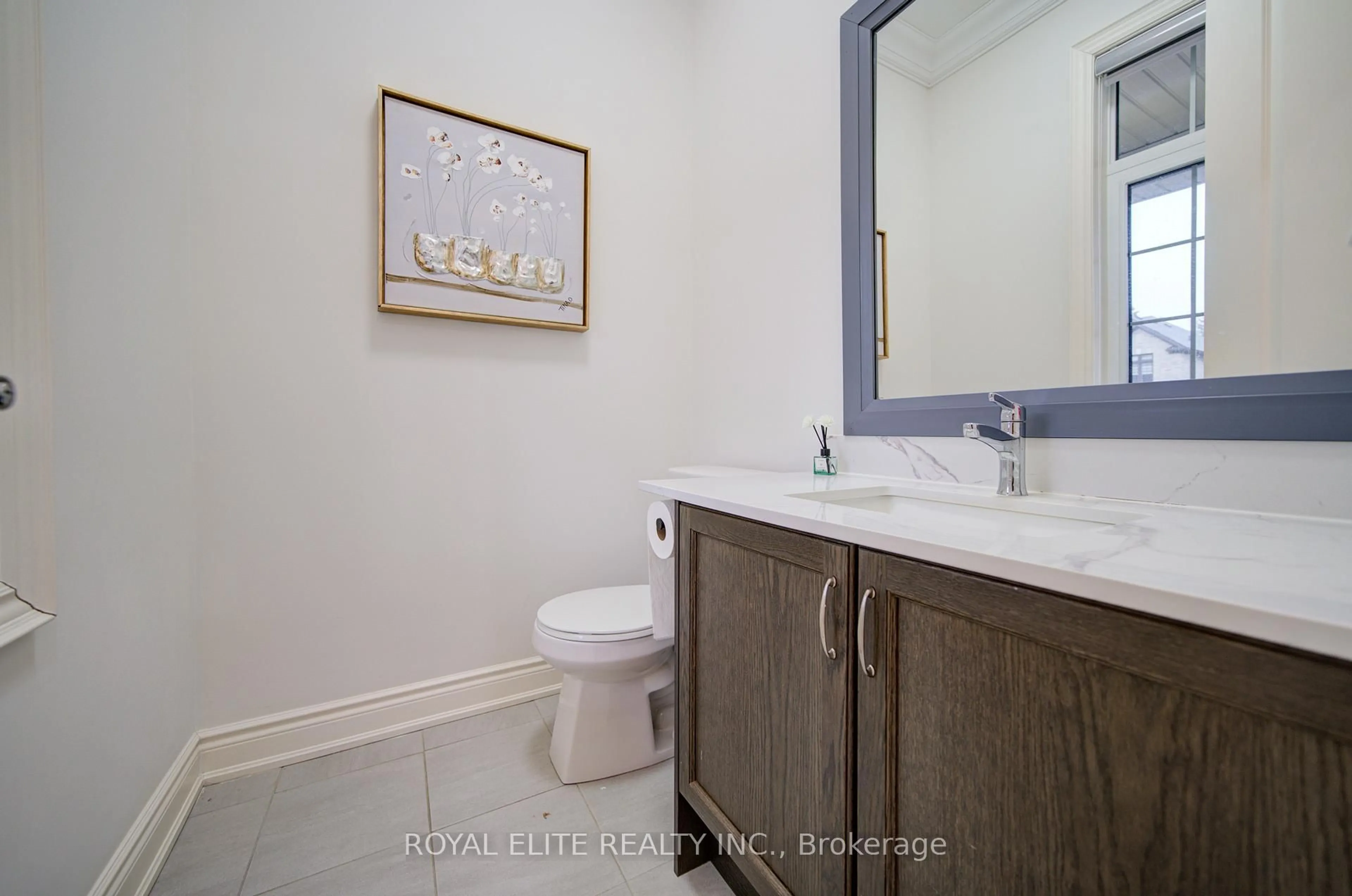 Standard bathroom, ceramic/tile floor for 57 Betty May Cres, East Gwillimbury Ontario L9N 1S2