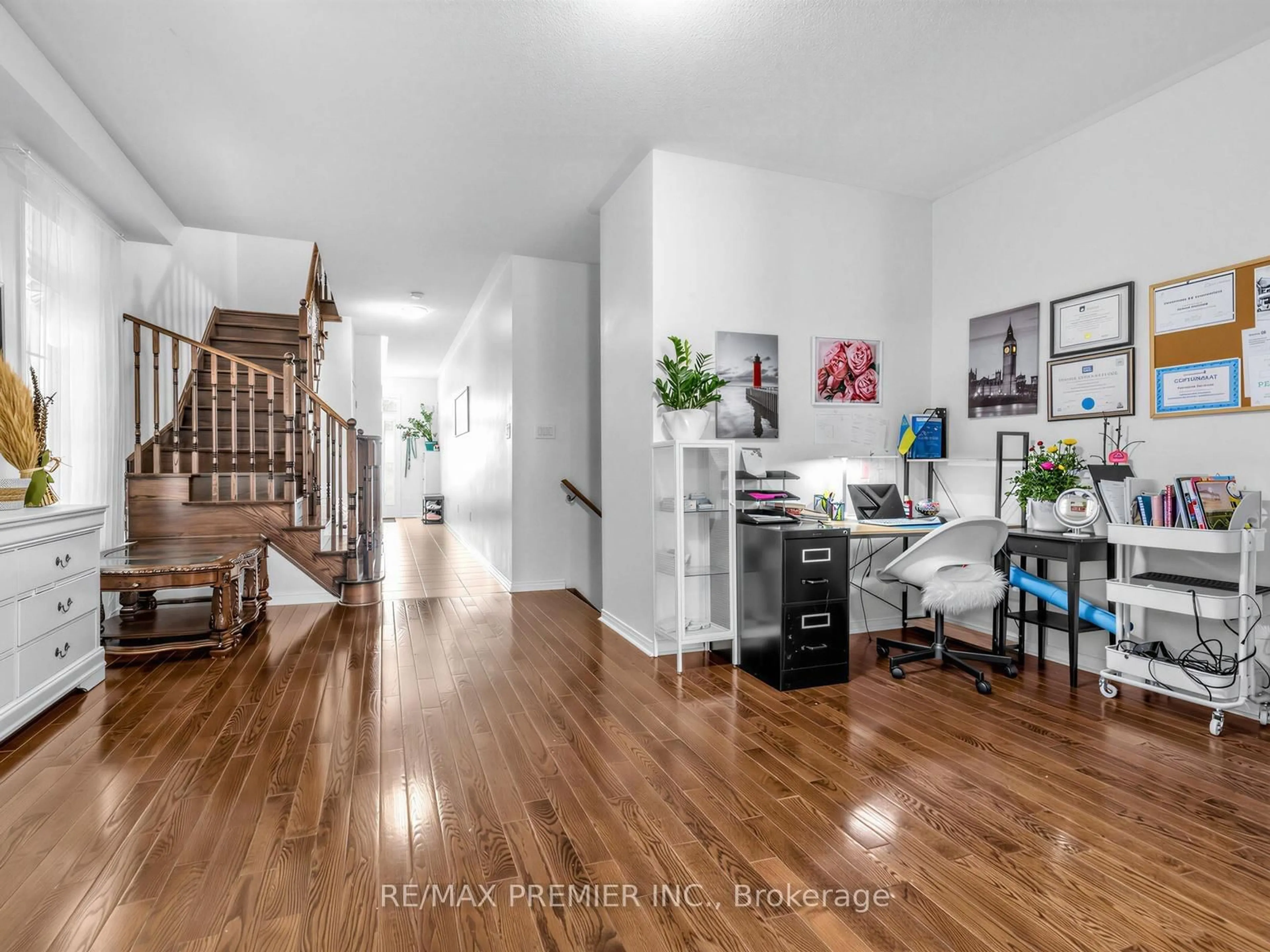 Indoor entryway for 47 Spruce Pine Cres, Vaughan Ontario L6A 4T3