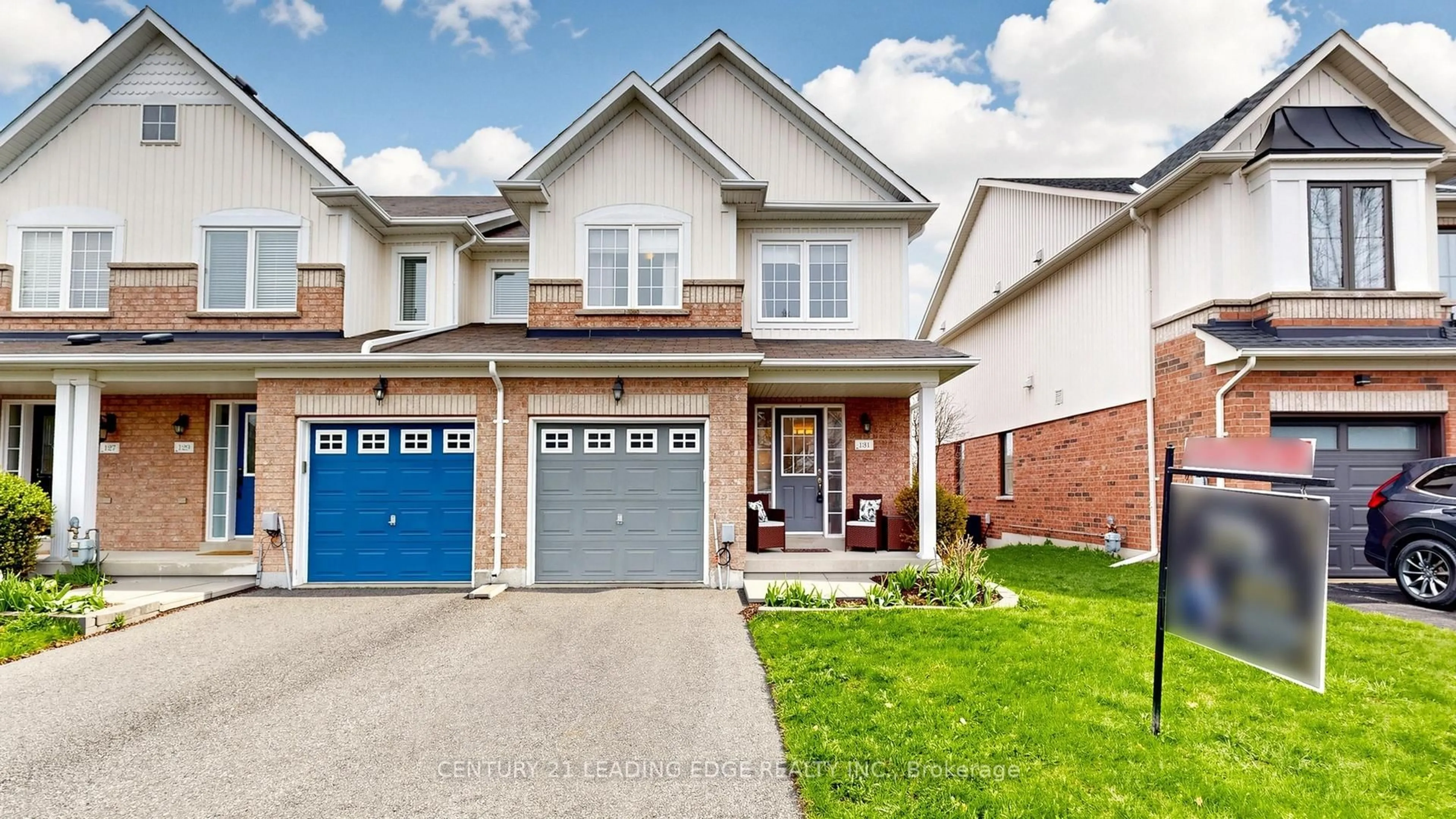 Home with brick exterior material, street for 131 HAMMILL HEIGHTS St, East Gwillimbury Ontario L0G 1M0