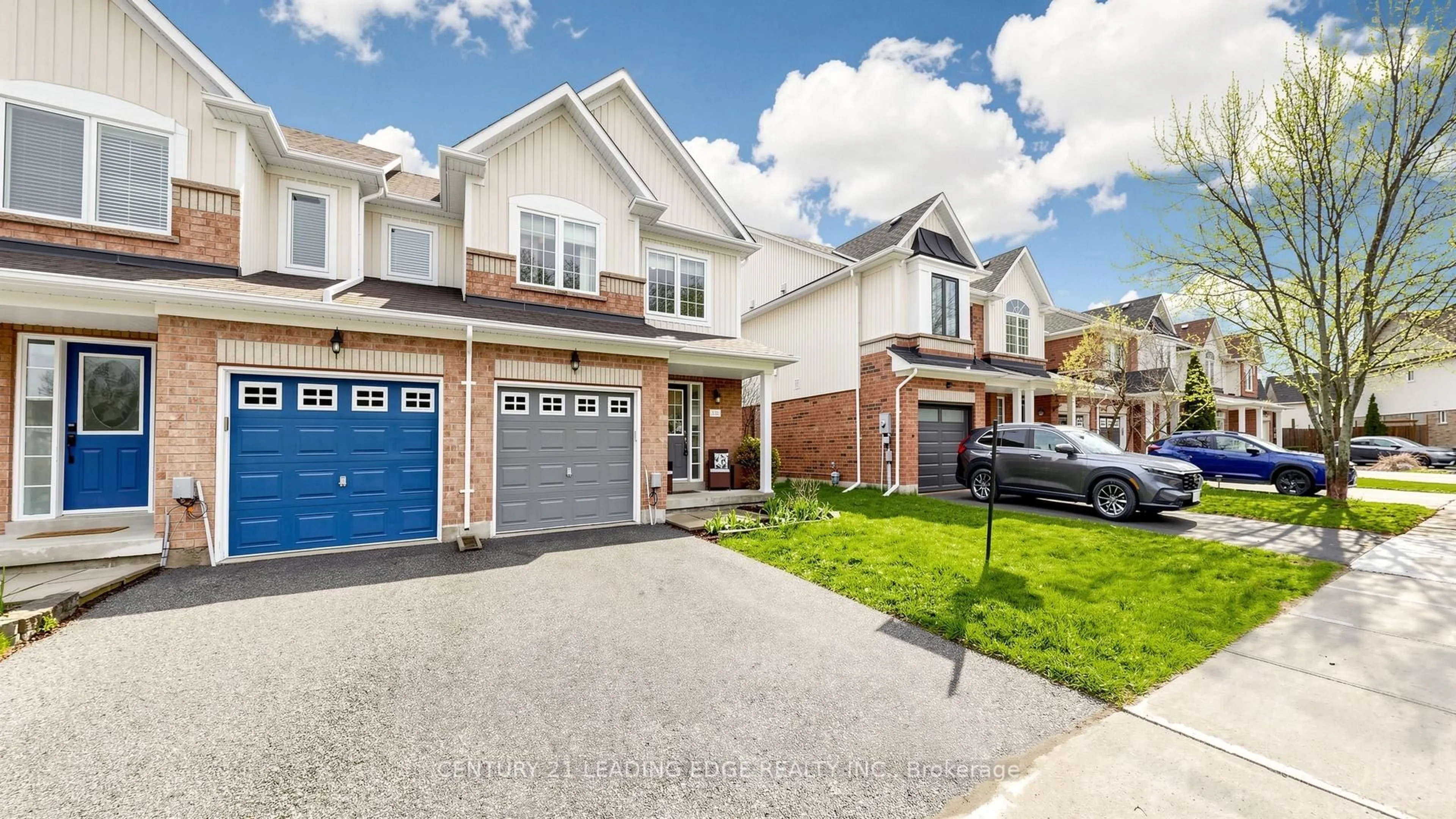 Home with brick exterior material, street for 131 HAMMILL HEIGHTS St, East Gwillimbury Ontario L0G 1M0