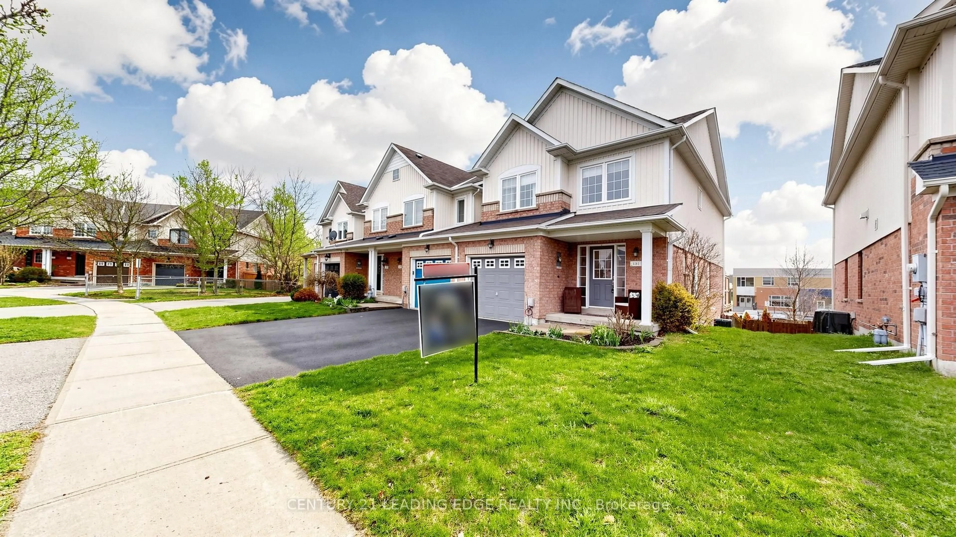 Home with brick exterior material, street for 131 HAMMILL HEIGHTS St, East Gwillimbury Ontario L0G 1M0