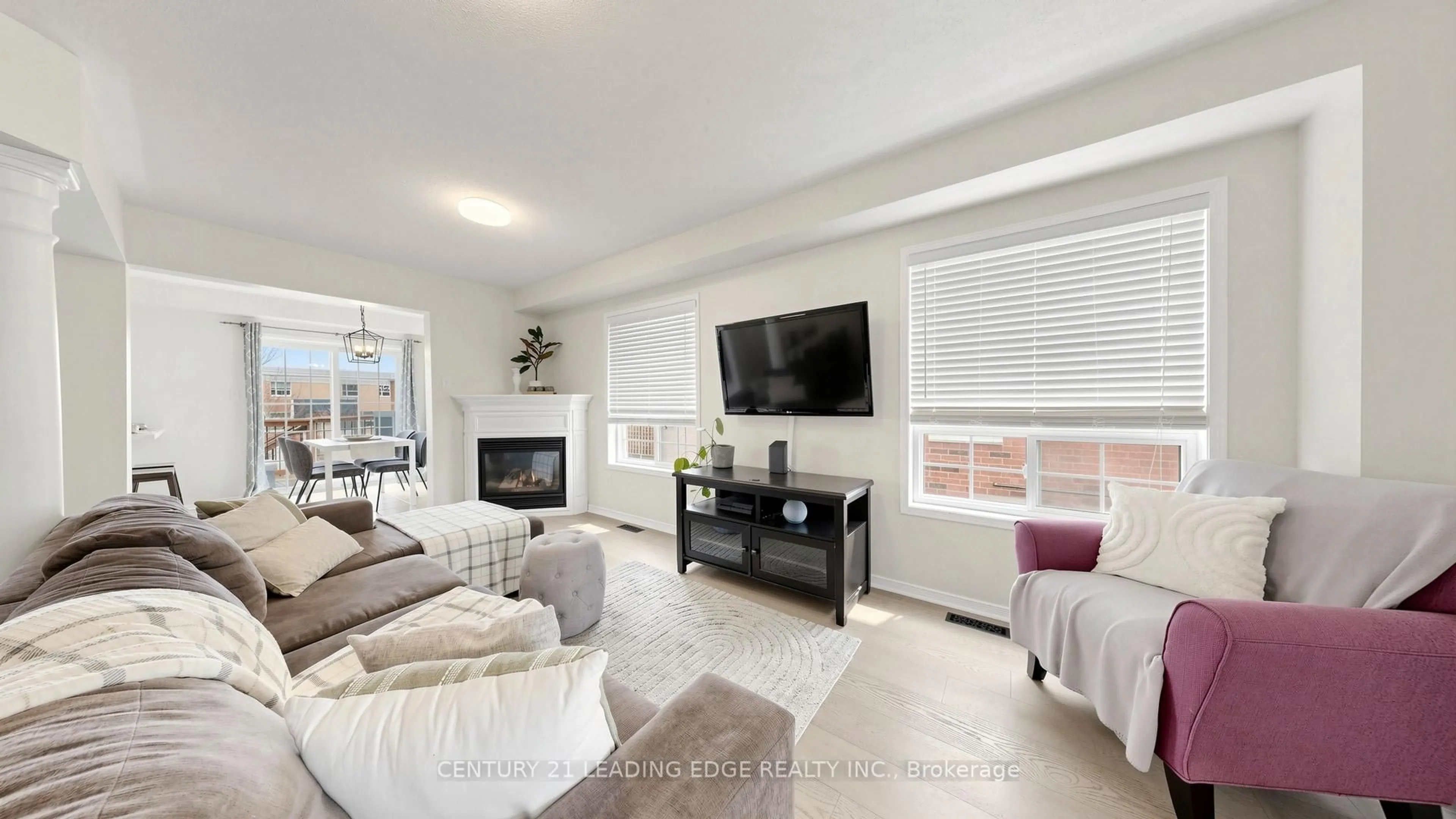 Living room with furniture, ceramic/tile floor for 131 HAMMILL HEIGHTS St, East Gwillimbury Ontario L0G 1M0