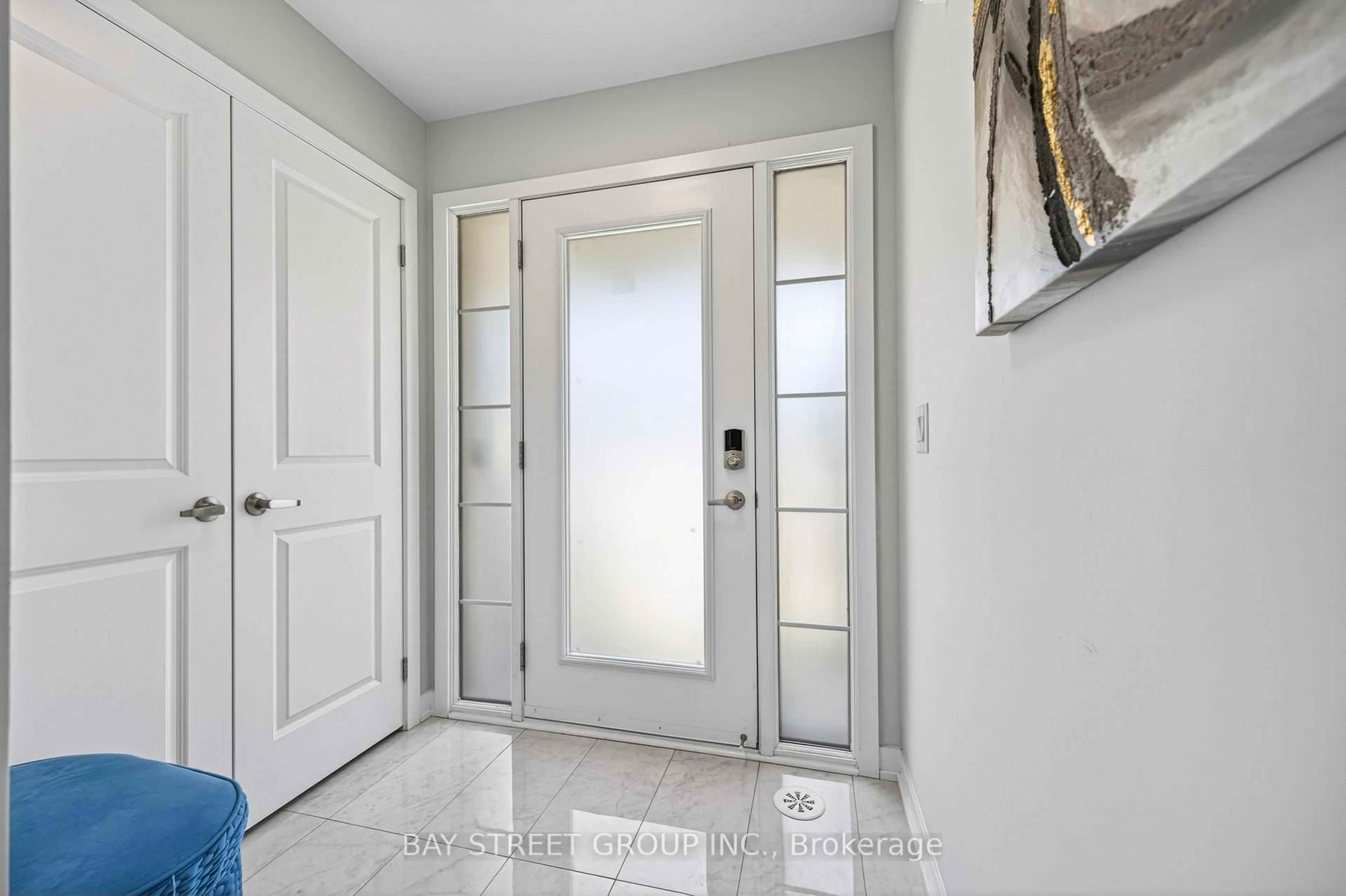 Indoor entryway for 1 WILLIAM SHEARN Cres, Markham Ontario L6C 3J3