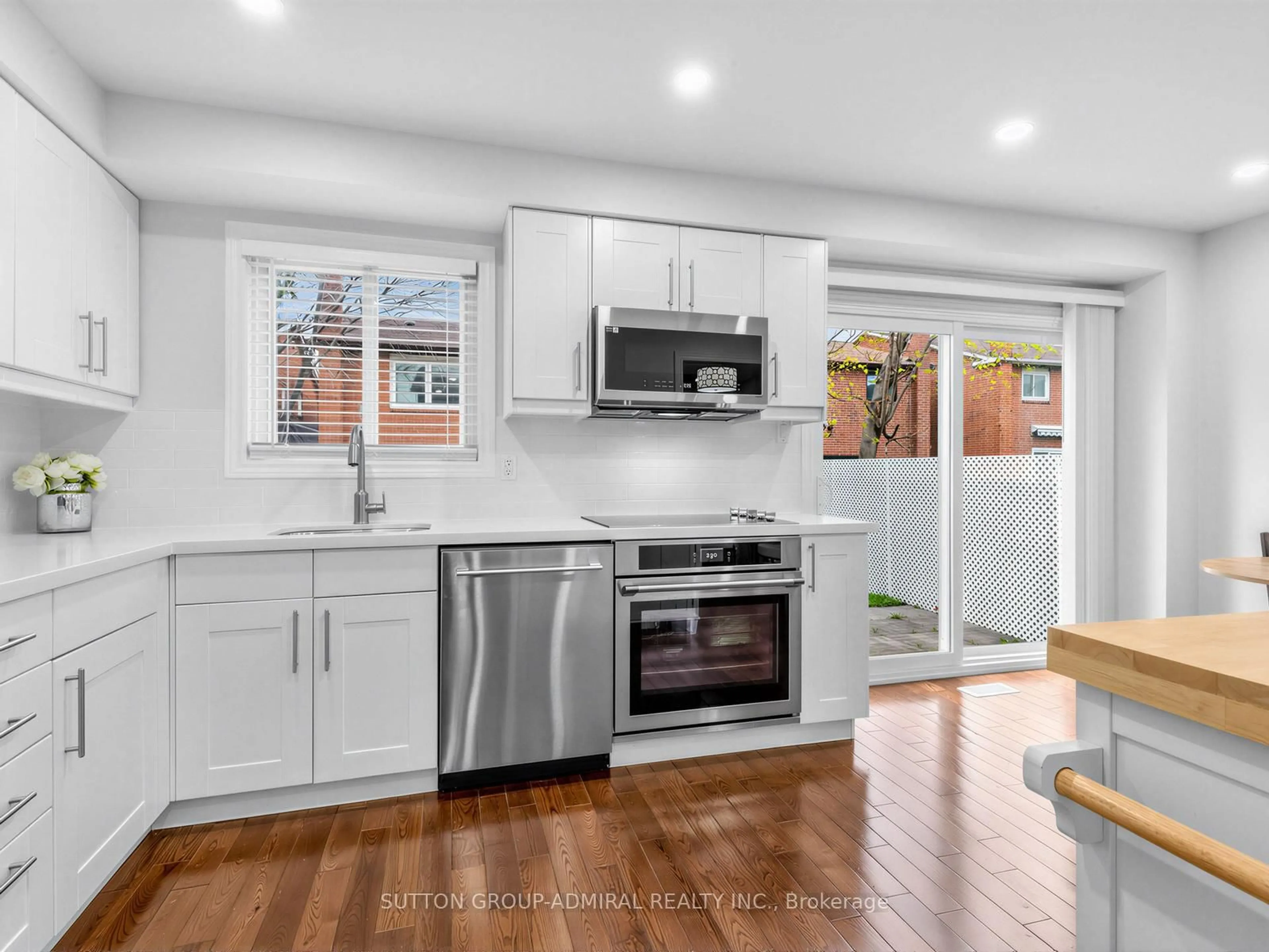 Open concept kitchen, ceramic/tile floor for 155 Mabley Cres, Vaughan Ontario L4J 2Z7