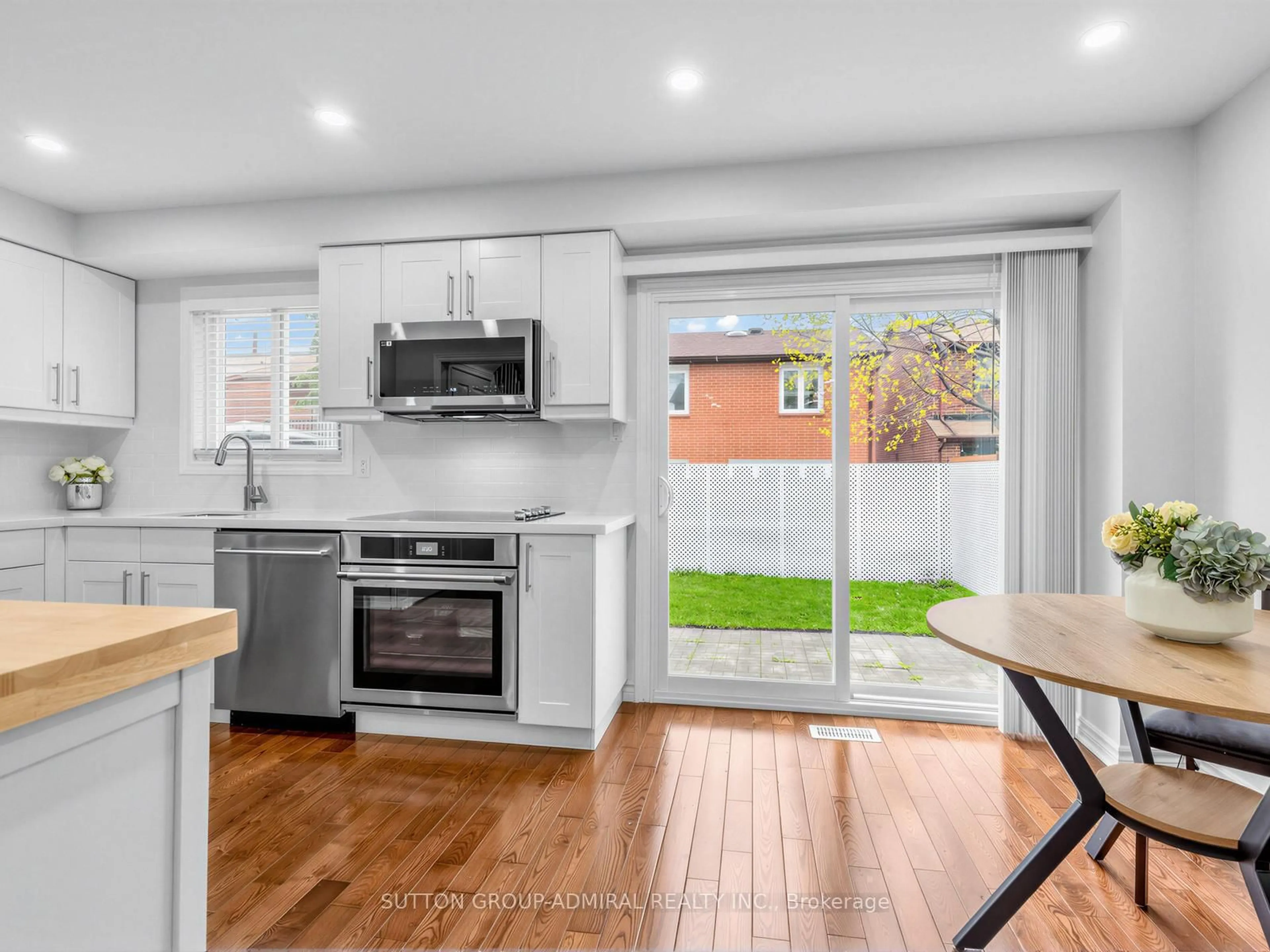 Open concept kitchen, unknown for 155 Mabley Cres, Vaughan Ontario L4J 2Z7