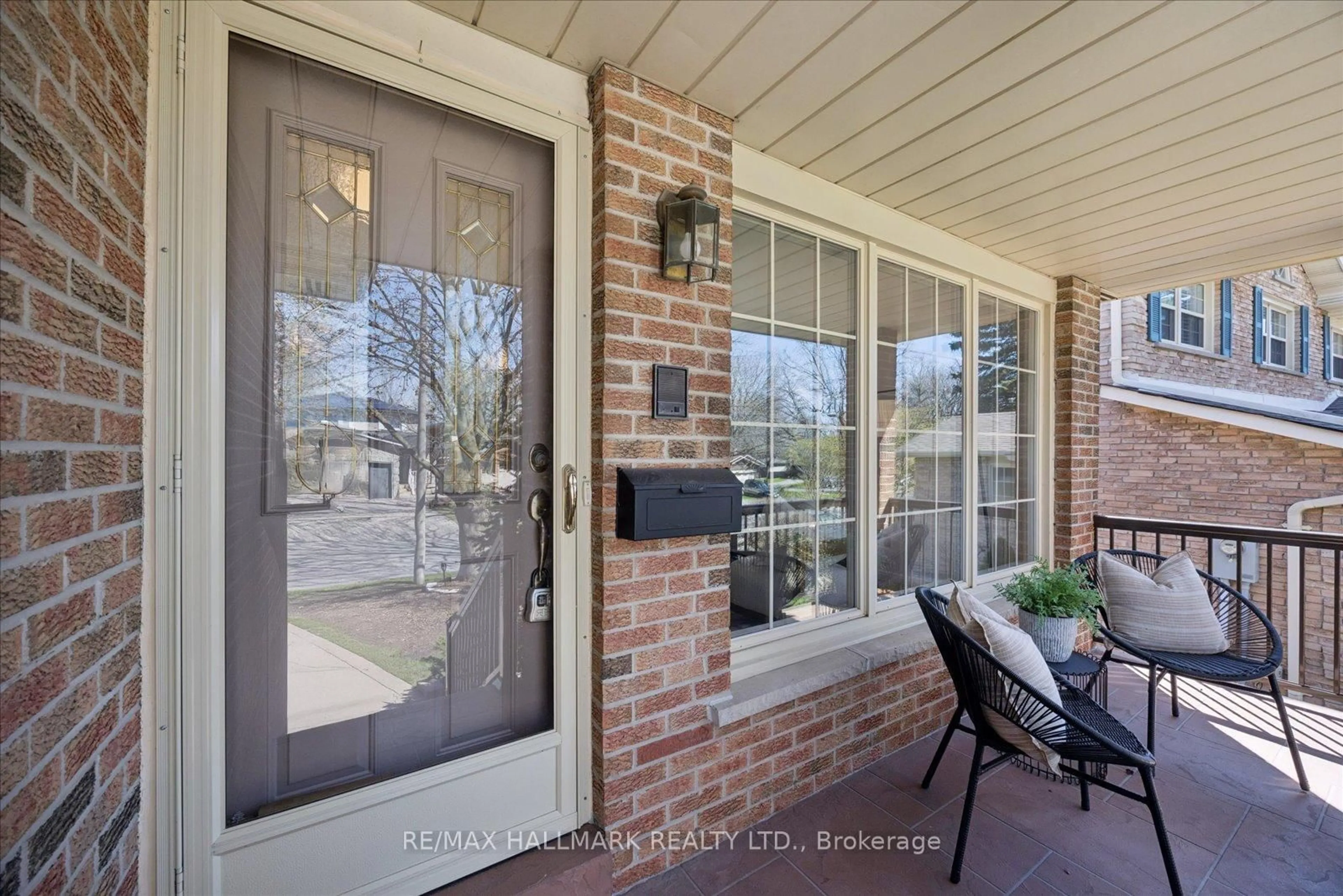 Indoor entryway for 40 Ashland Cres, Markham Ontario L3P 3Z8