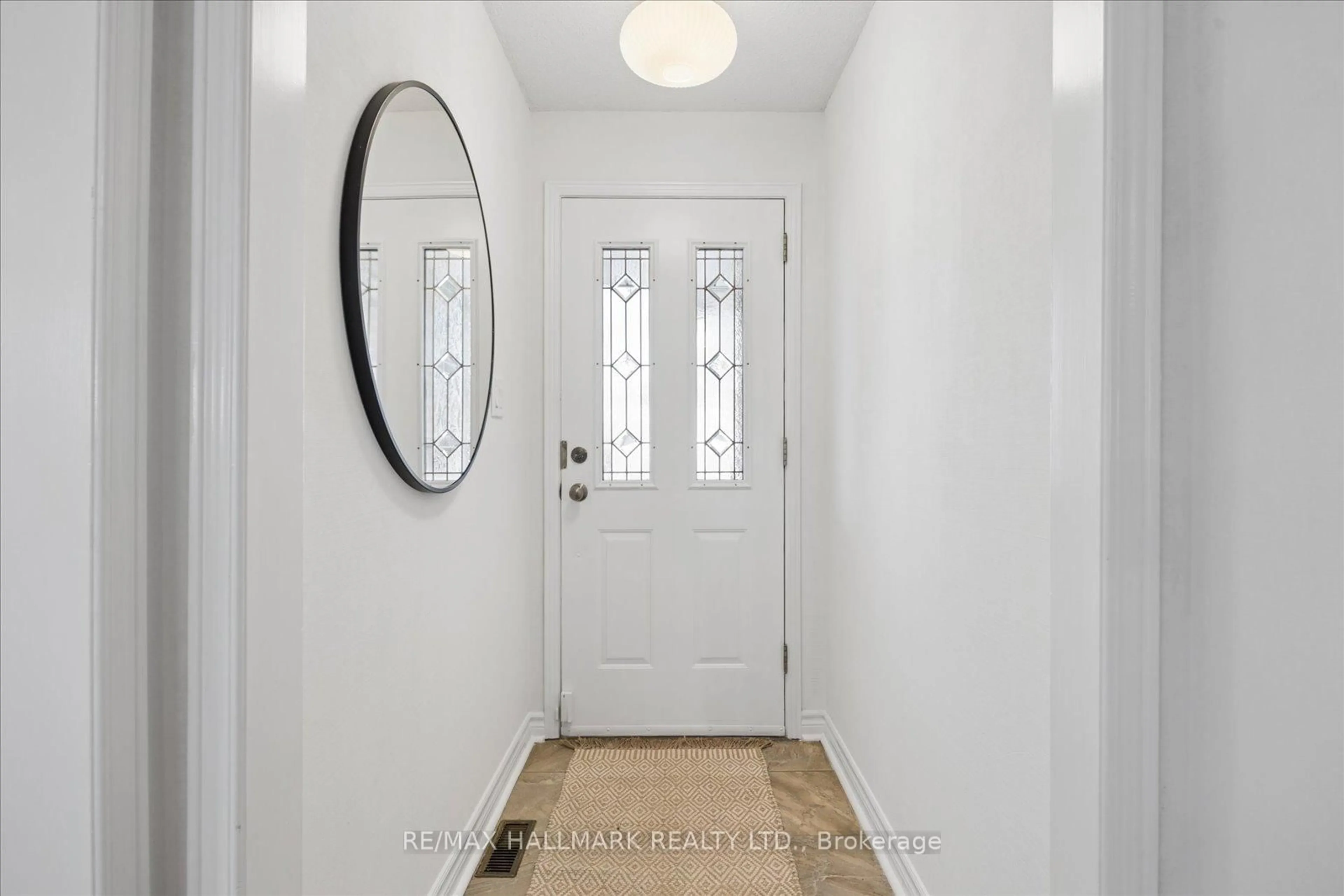 Indoor entryway for 40 Ashland Cres, Markham Ontario L3P 3Z8