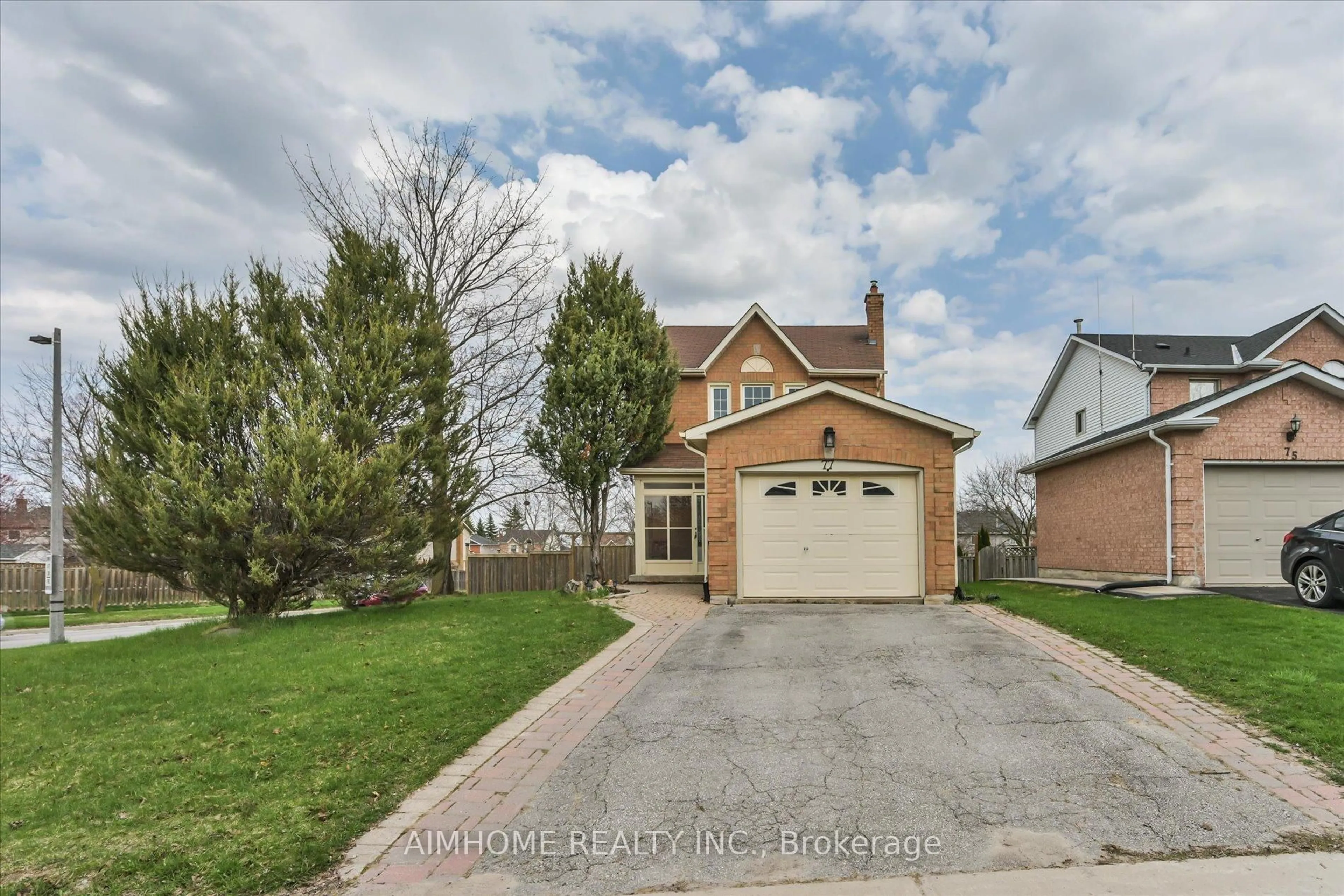 A pic from outside/outdoor area/front of a property/back of a property/a pic from drone, street for 77 Natanya Blvd, Georgina Ontario L4P 3P7