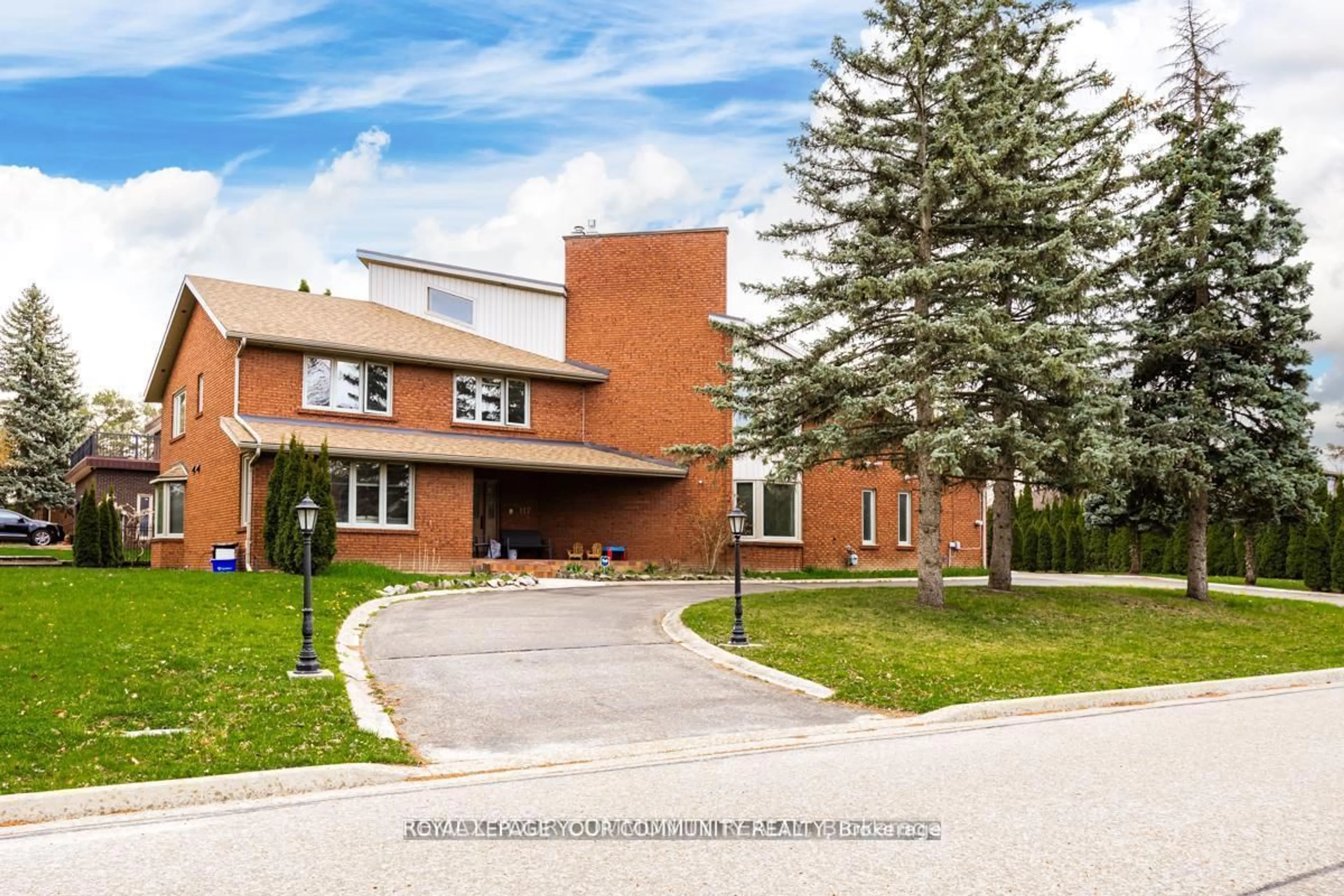 Home with brick exterior material, street for 117 Hayhoe Ave, Vaughan Ontario L4L 1S5
