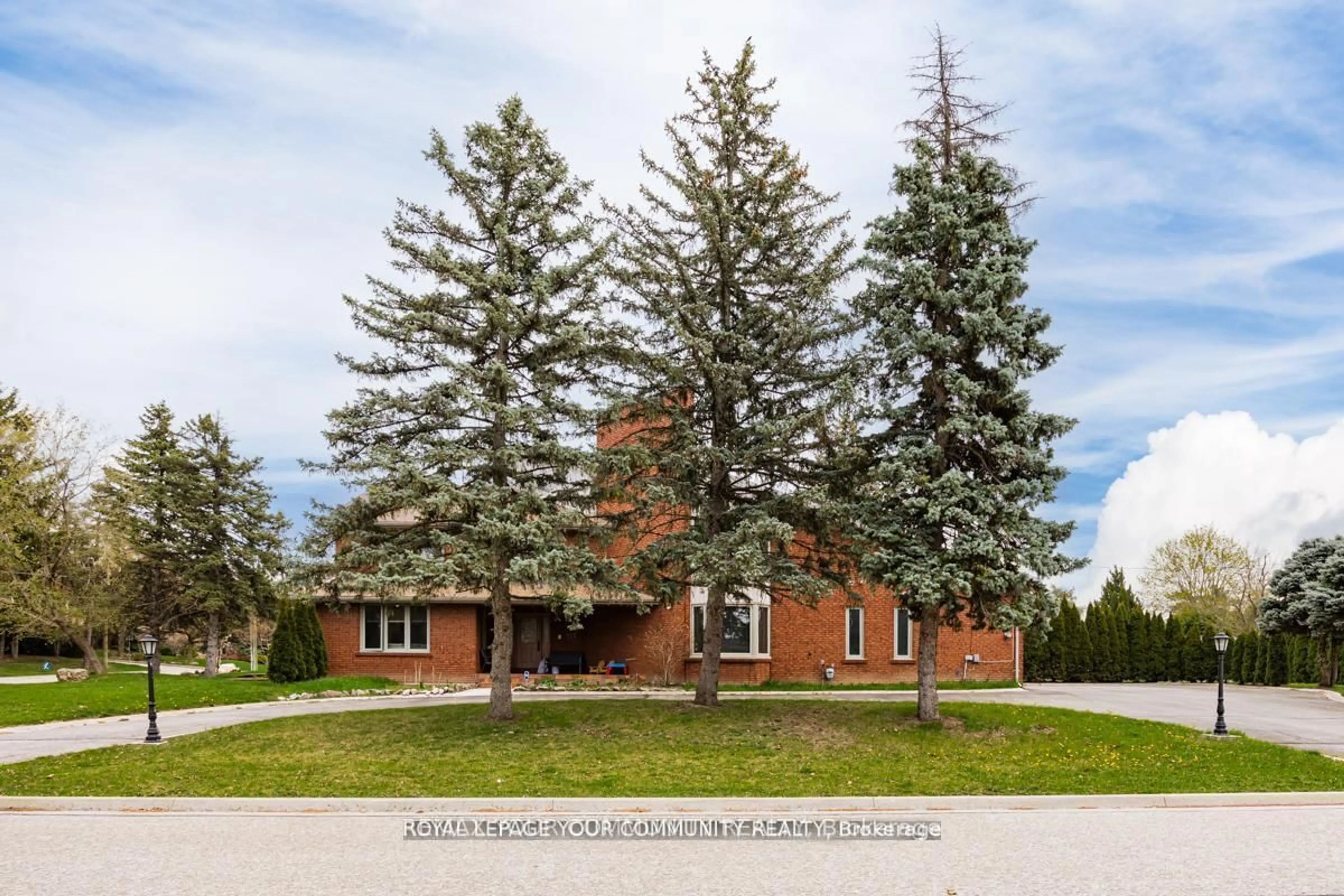 Home with brick exterior material, street for 117 Hayhoe Ave, Vaughan Ontario L4L 1S5