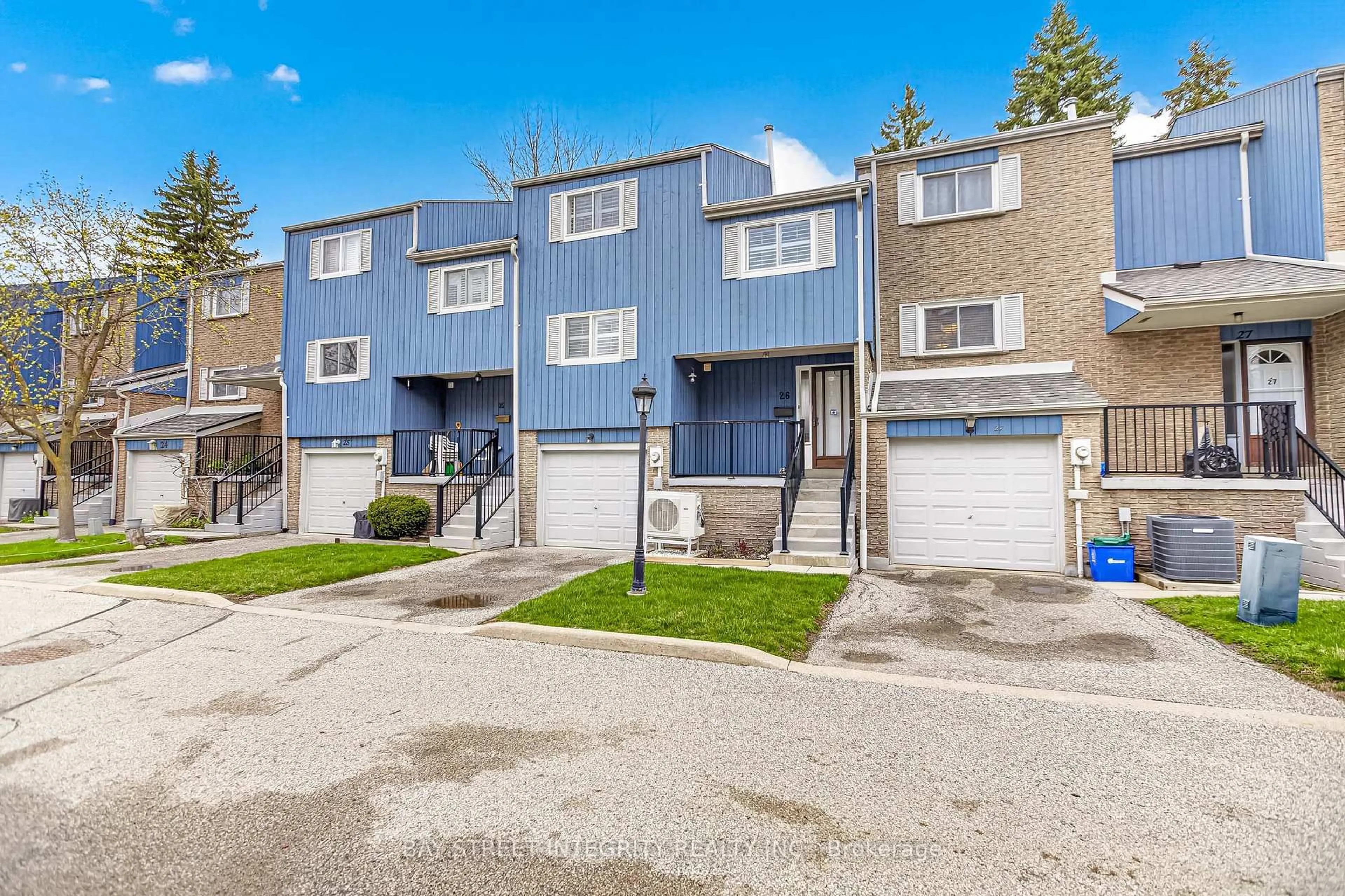 A pic from outside/outdoor area/front of a property/back of a property/a pic from drone, street for 646 Village Pkwy #26, Markham Ontario L3R 2S7