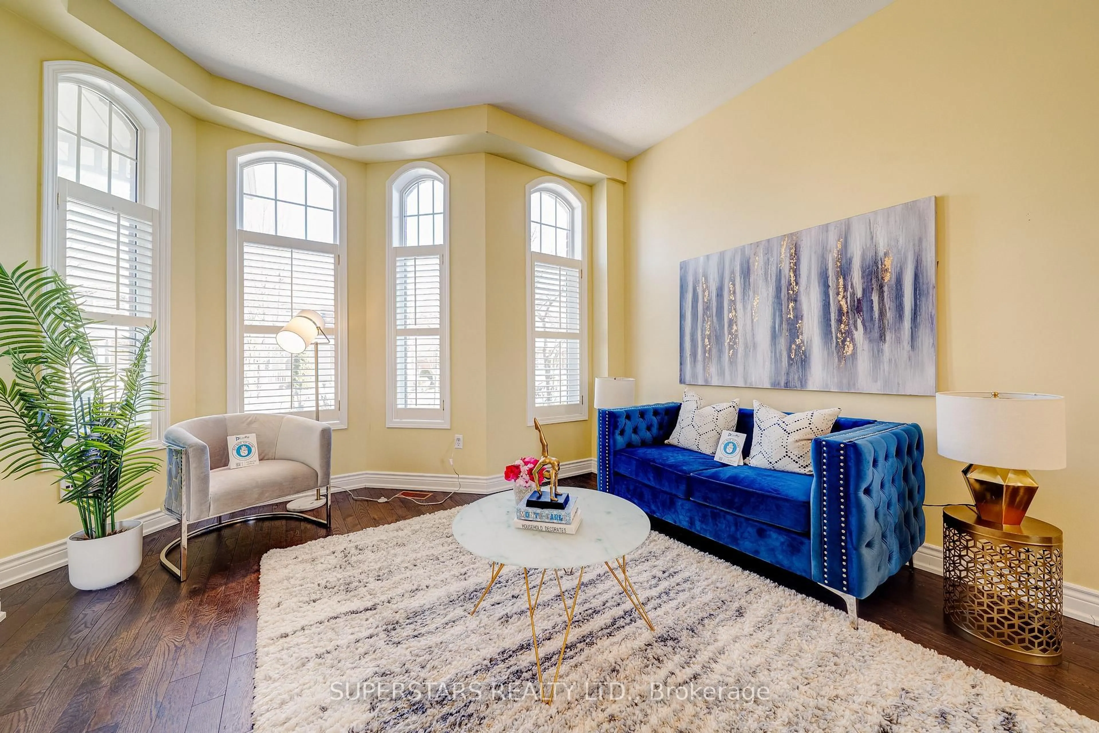 Living room with furniture, carpet floor for 35 Cornell Park Ave, Markham Ontario L6B 1B5