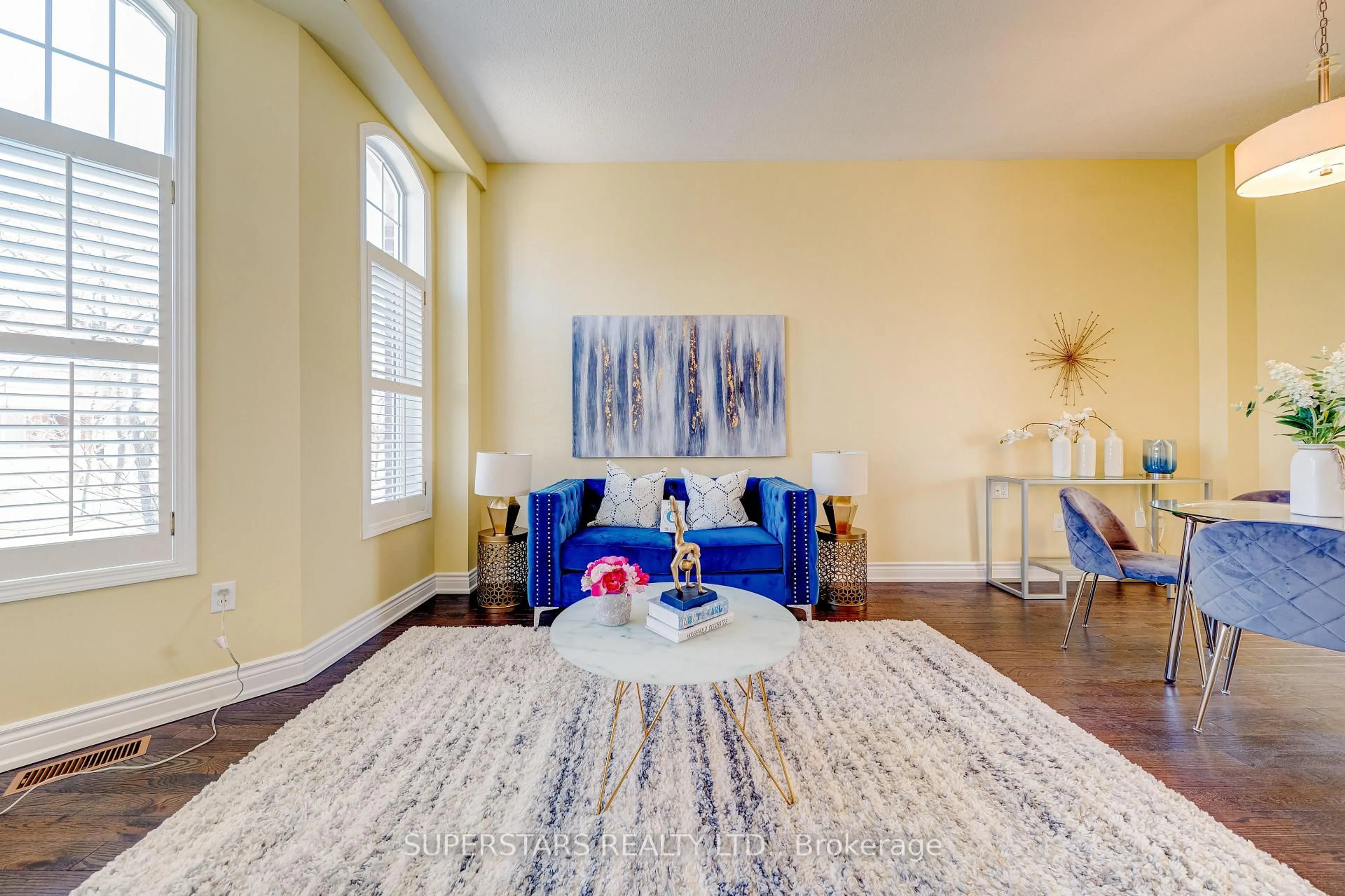 Living room with furniture, carpet floor for 35 Cornell Park Ave, Markham Ontario L6B 1B5