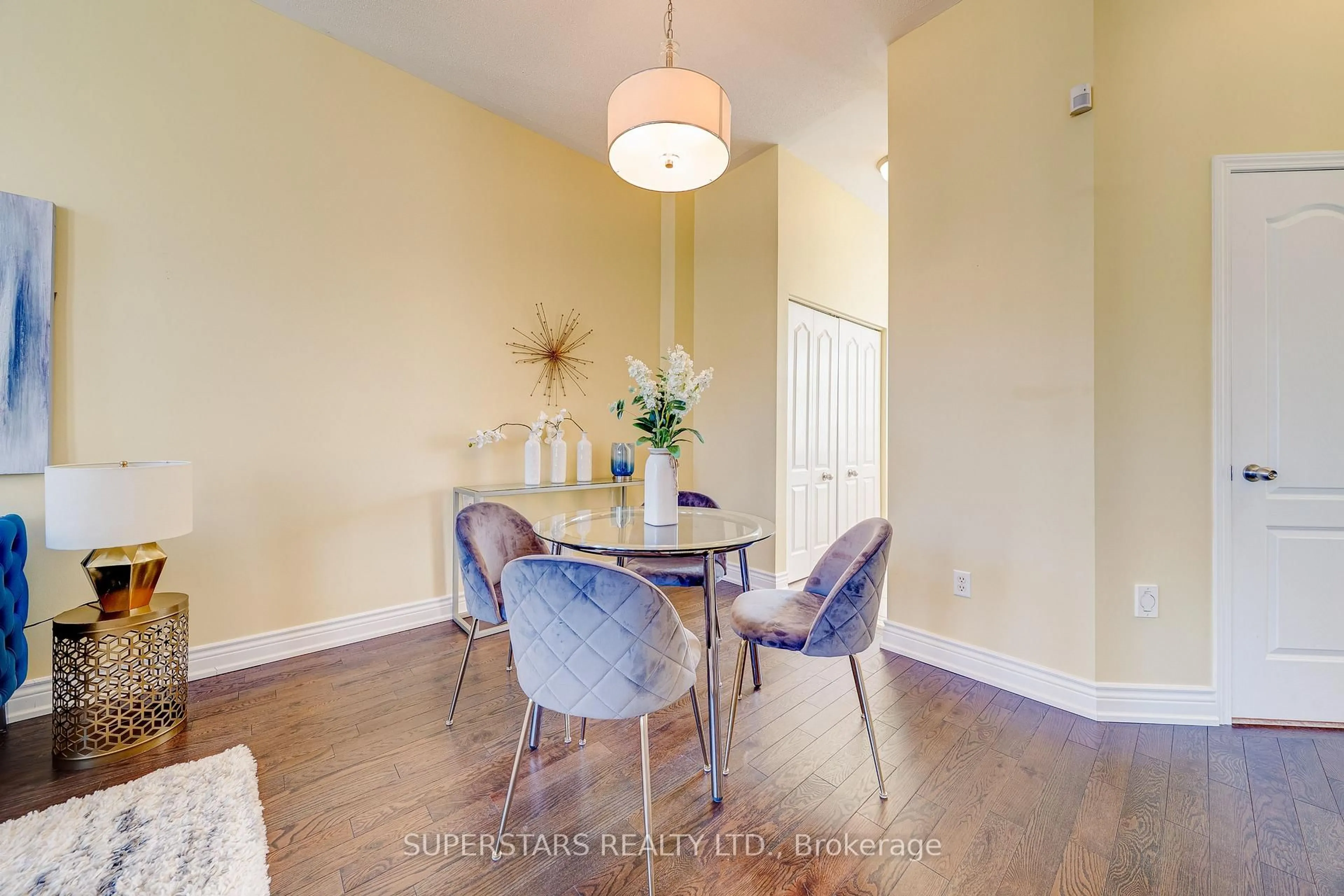 Dining room, wood/laminate floor for 35 Cornell Park Ave, Markham Ontario L6B 1B5