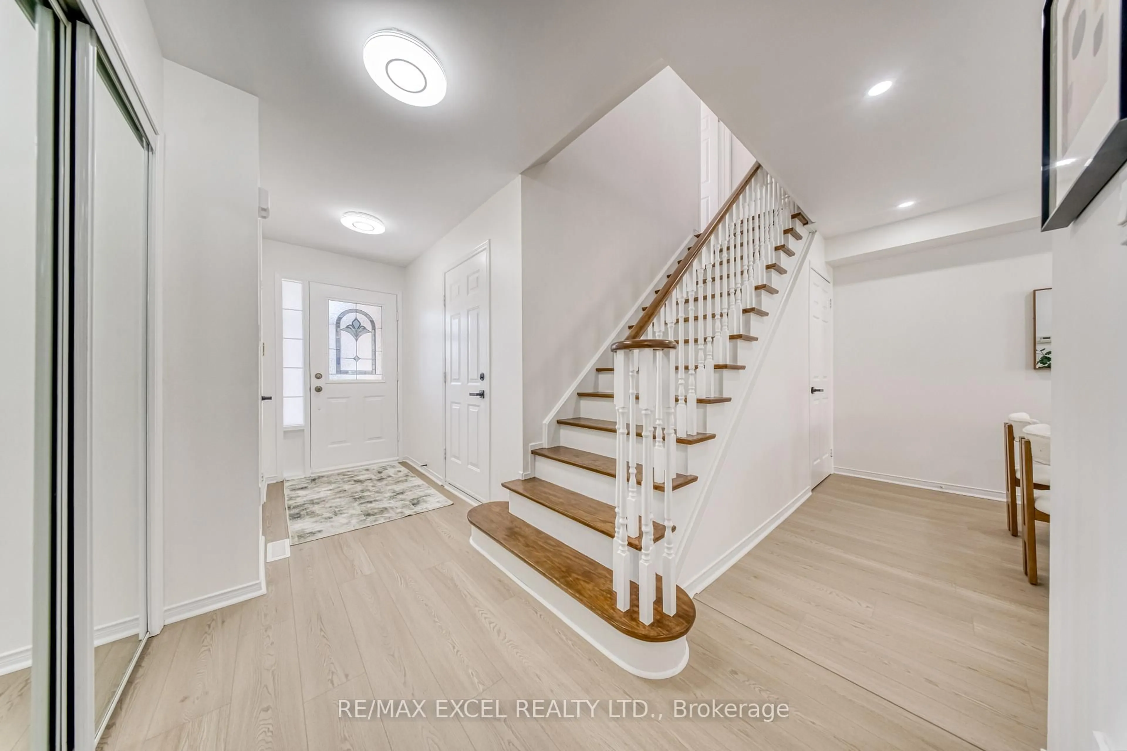 Indoor entryway for 114 Michelle Dr, Vaughan Ontario L4L 9B9