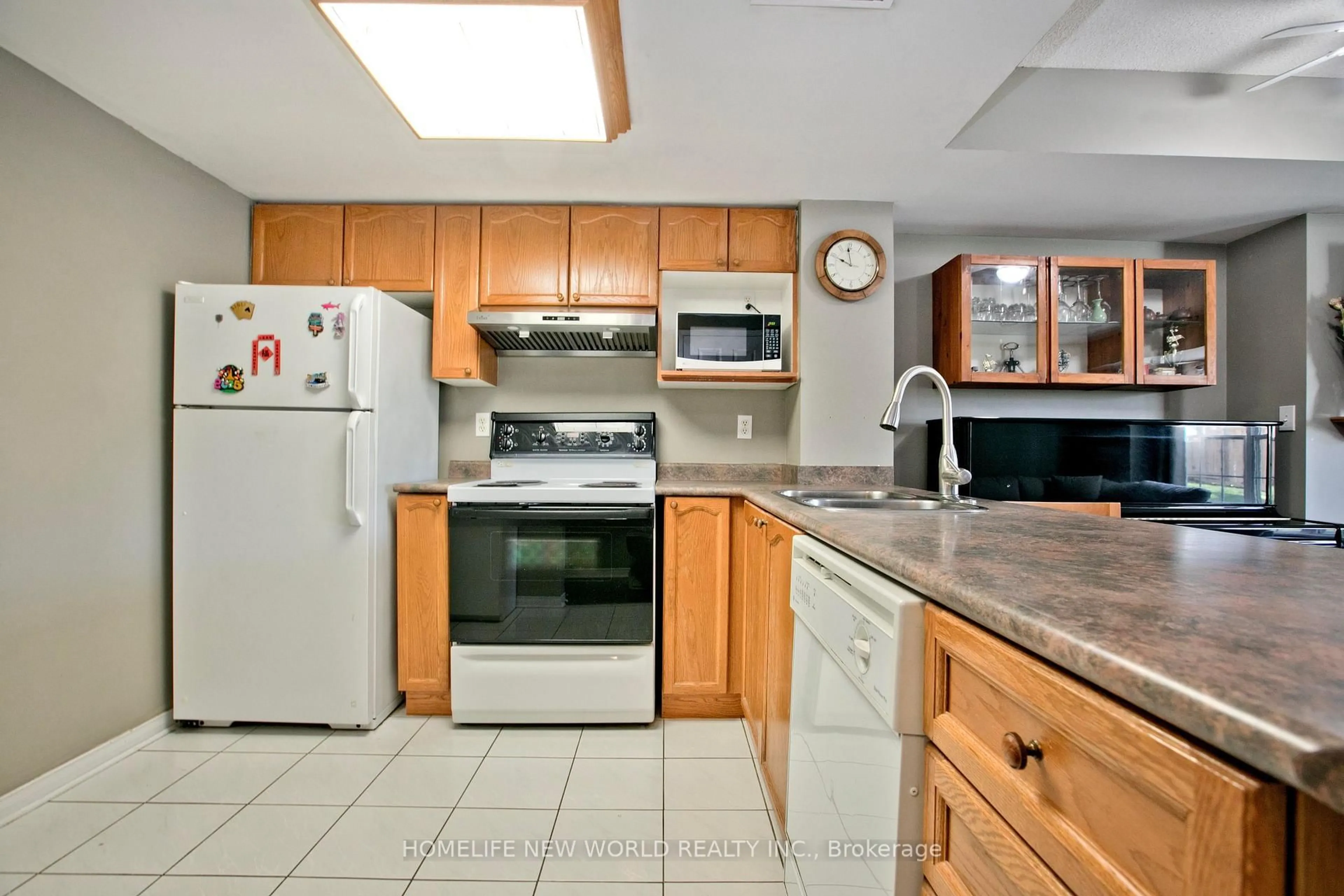 Standard kitchen, ceramic/tile floor for 694 Limpert Terr, Newmarket Ontario L3Y 8R2