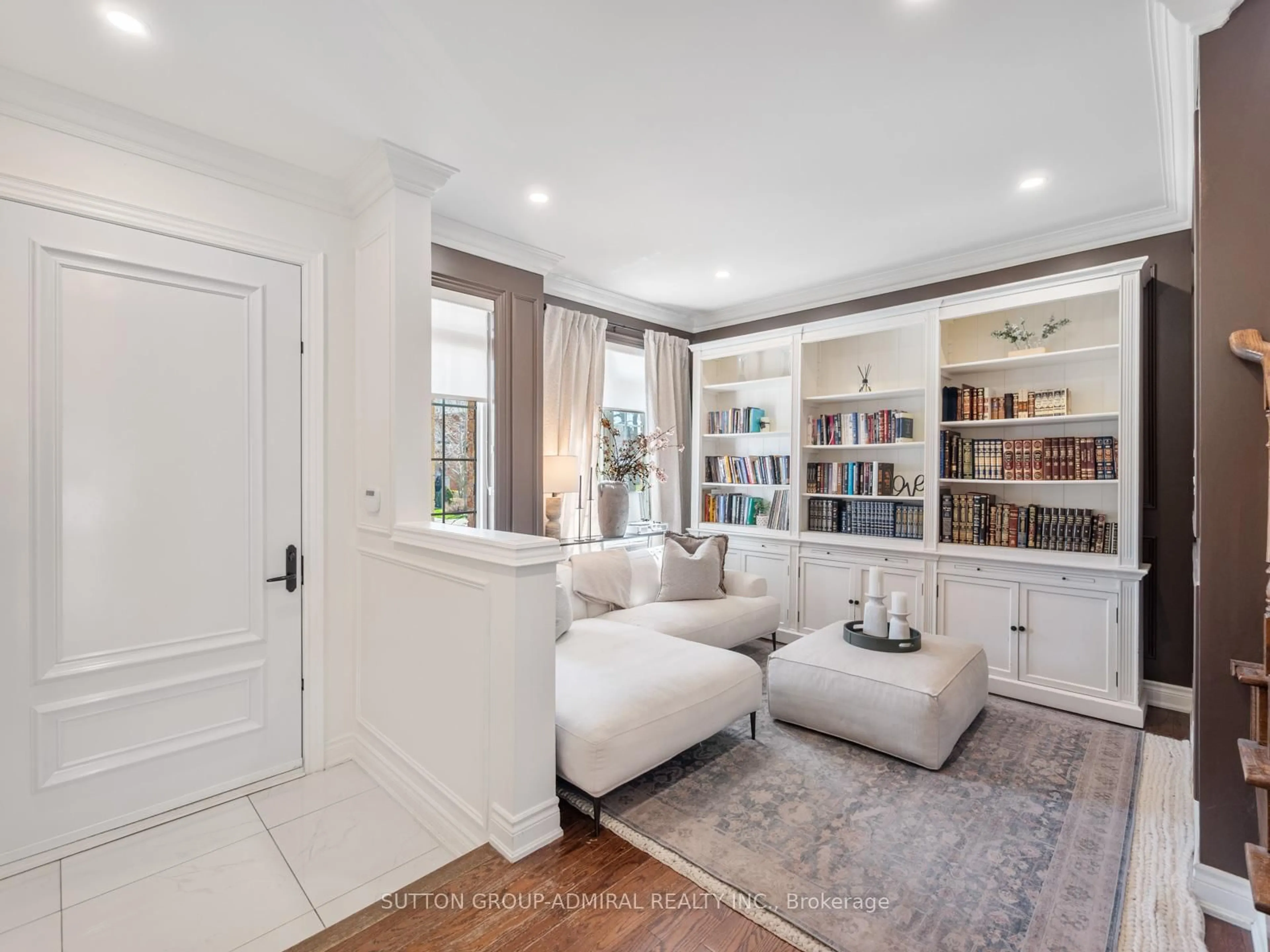 Living room with furniture, unknown for 582 Summeridge Dr, Vaughan Ontario L4J 9J1