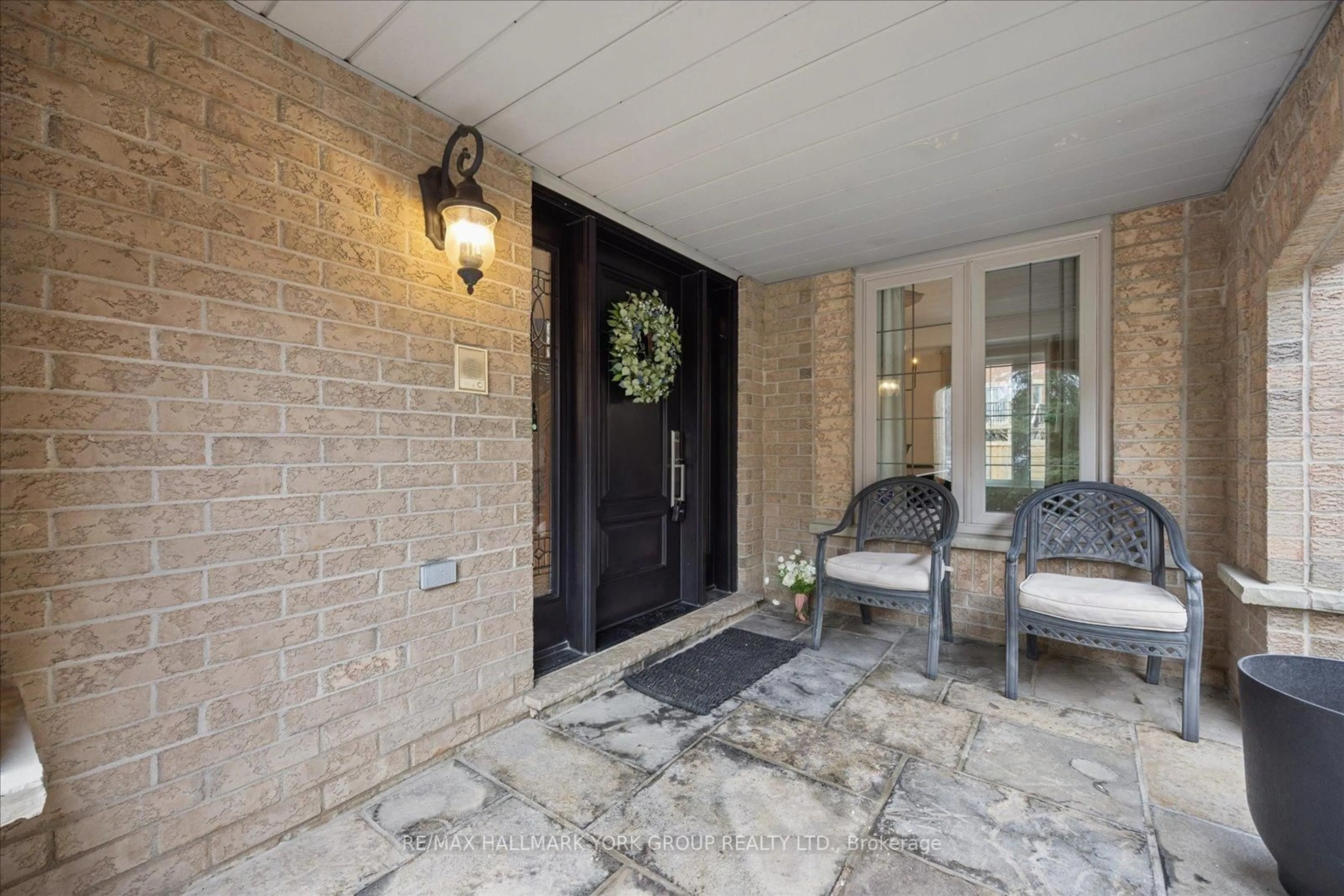 Indoor entryway for 123 Brookeview Dr, Aurora Ontario L4G 6R5