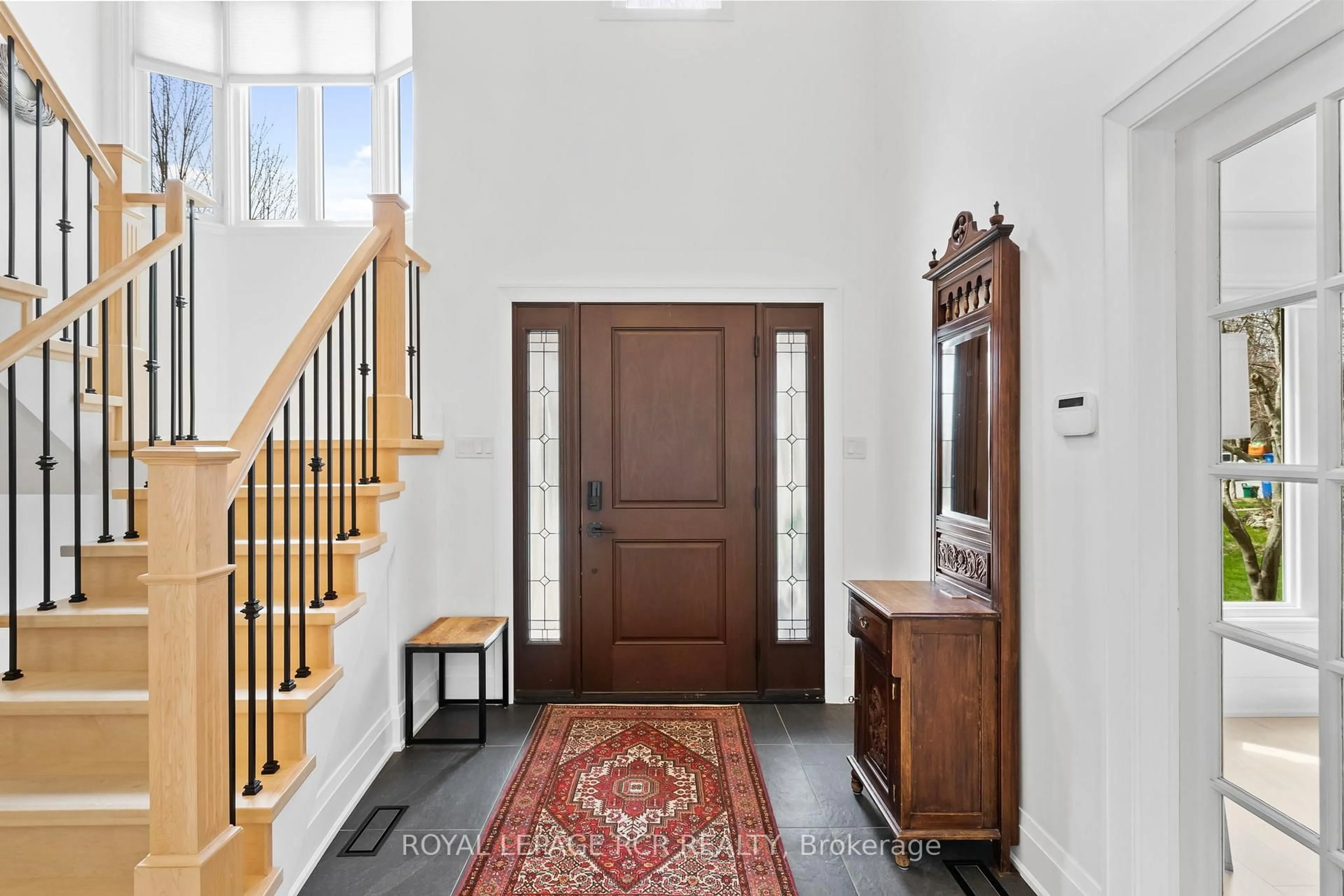 Indoor foyer for 409 Alex Doner Dr, Newmarket Ontario L3X 1C6