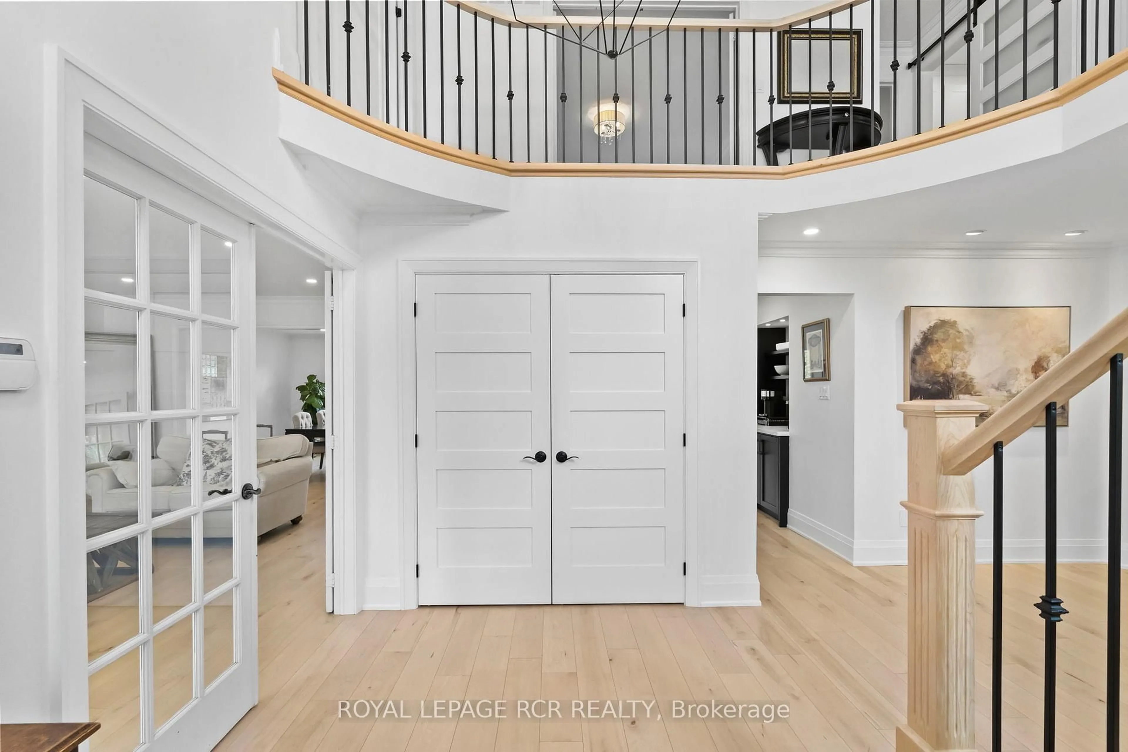 Indoor entryway for 409 Alex Doner Dr, Newmarket Ontario L3X 1C6