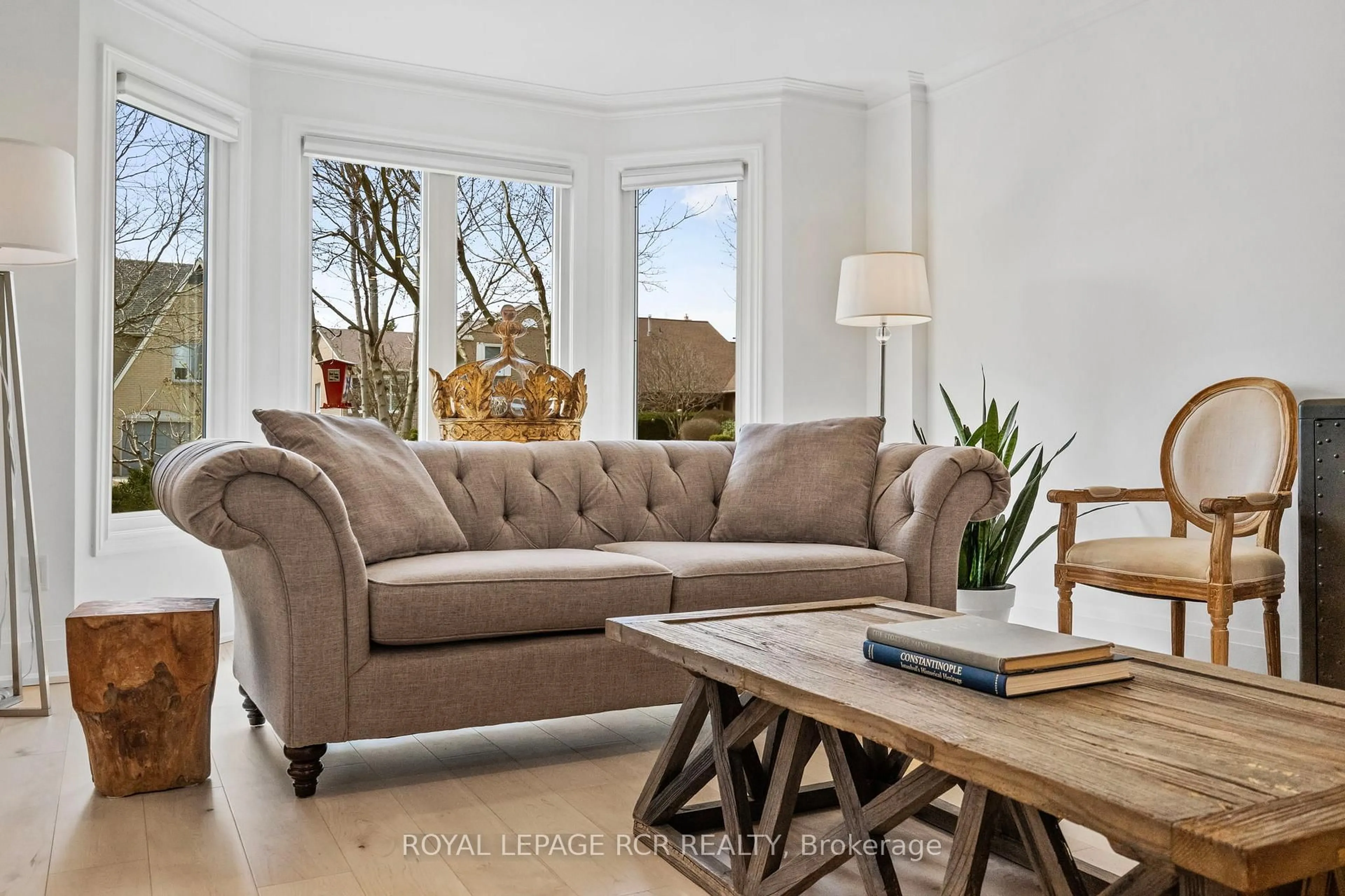 Living room with furniture, wood/laminate floor for 409 Alex Doner Dr, Newmarket Ontario L3X 1C6