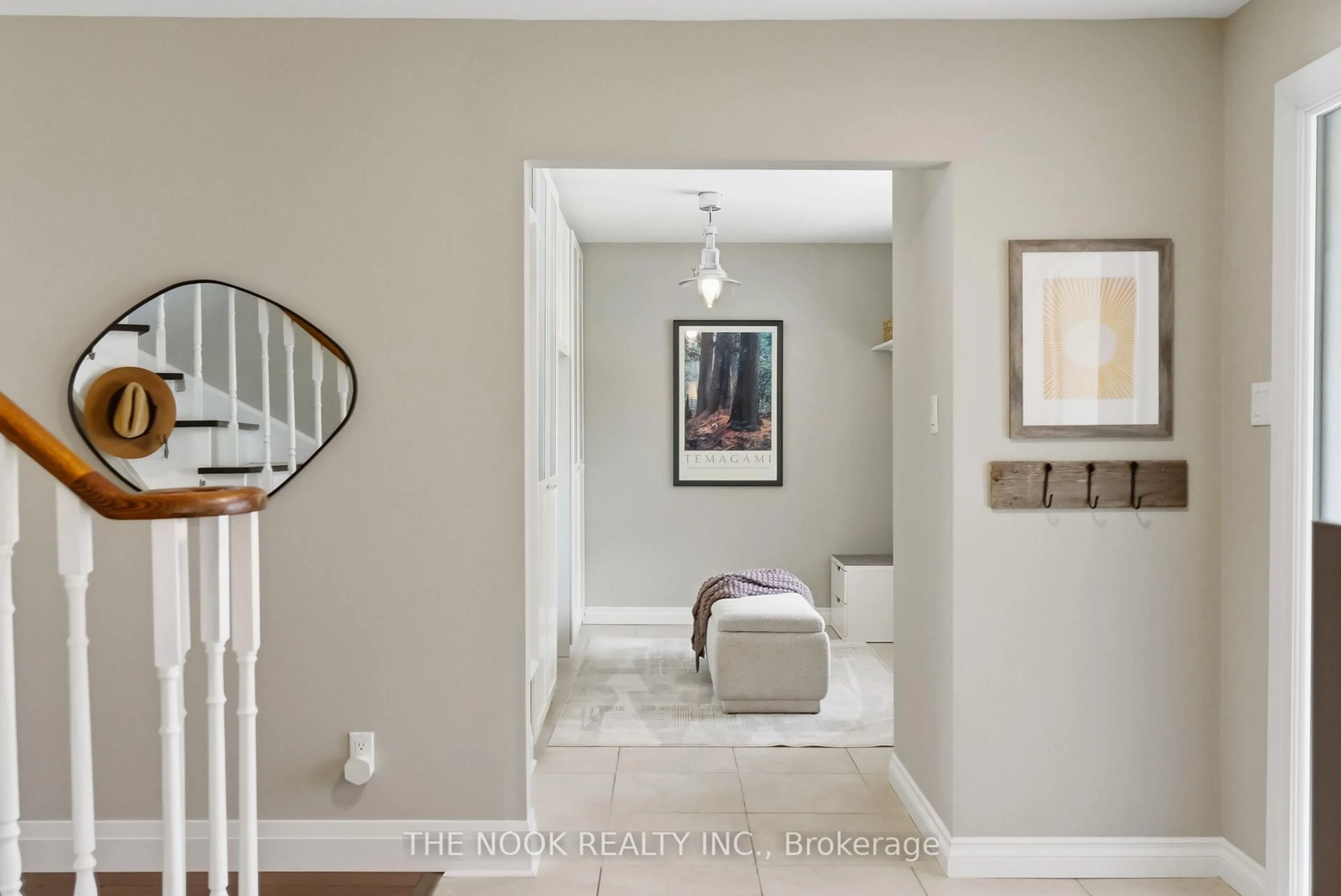 Indoor entryway for 43 Carmody Lane, Uxbridge Ontario L9P 1A4