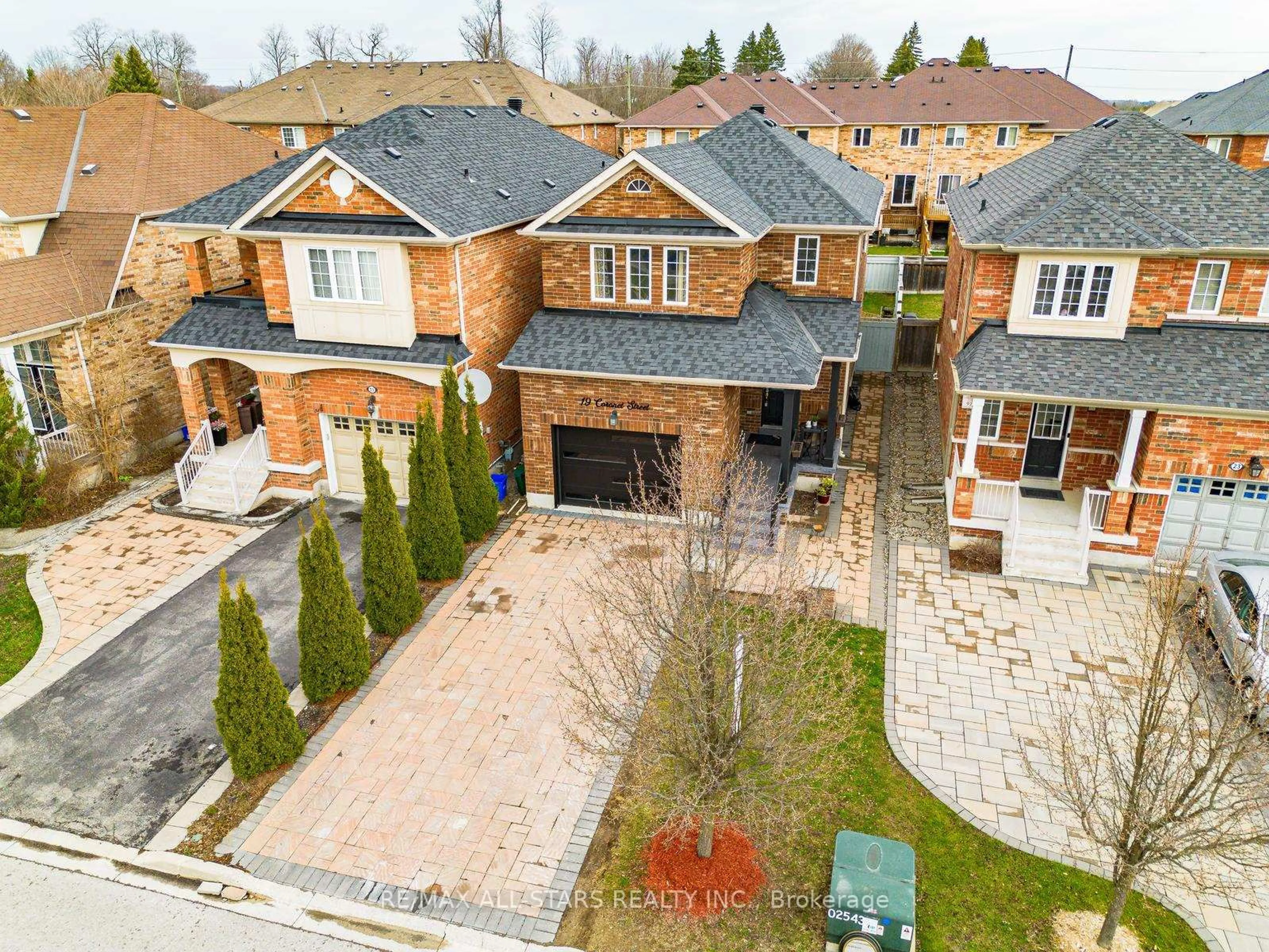 A pic from outside/outdoor area/front of a property/back of a property/a pic from drone, street for 19 Coronet St, Whitchurch-Stouffville Ontario L4A 0X8