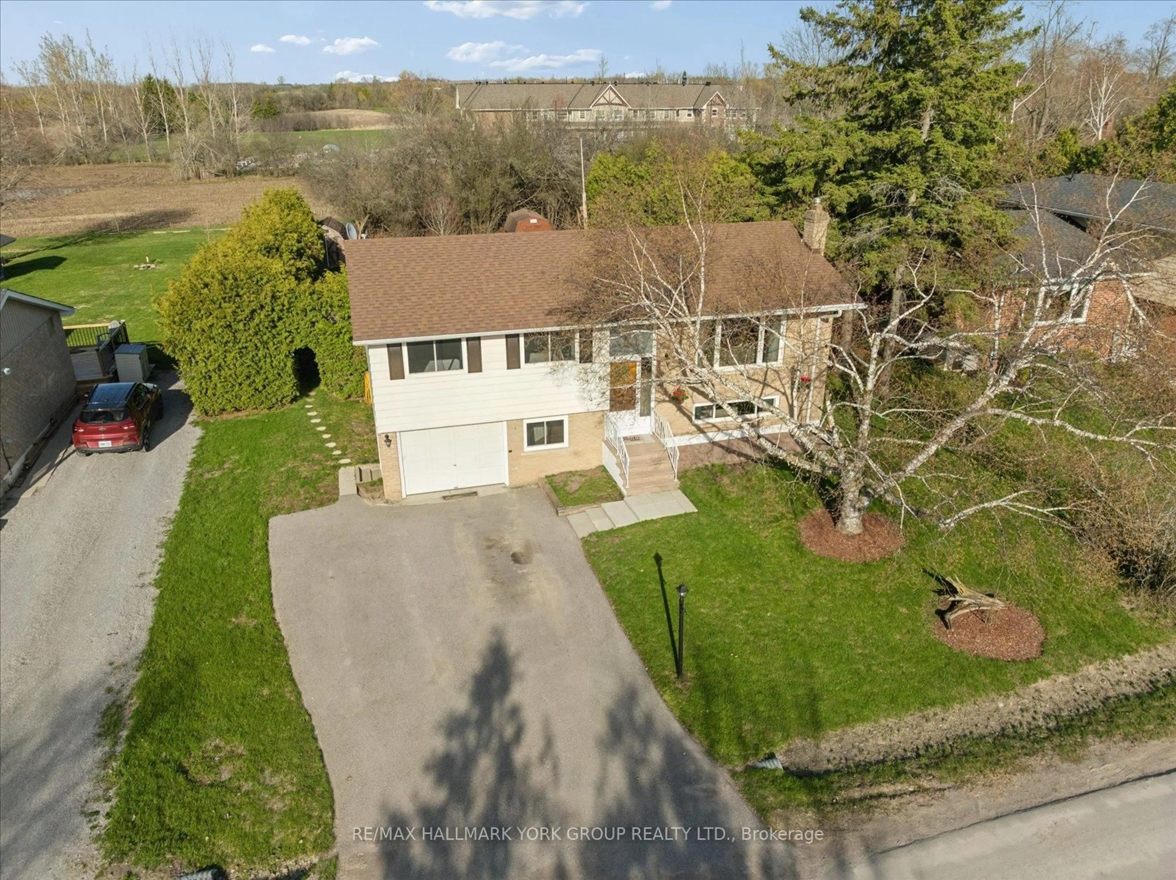 A pic from outside/outdoor area/front of a property/back of a property/a pic from drone, street for 61 Adelaide St, Brock Ontario L0E 1E0