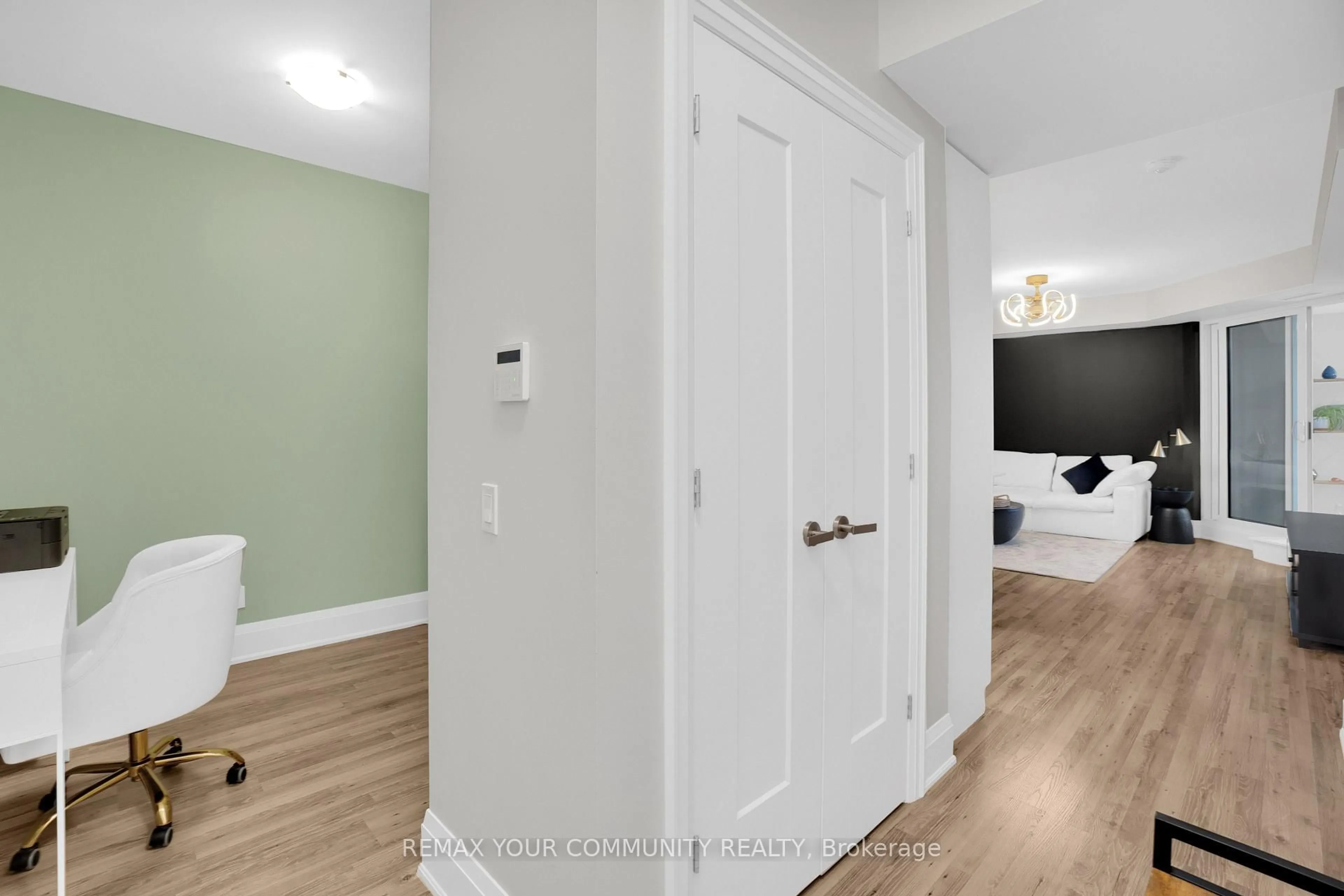 Indoor entryway for 9085 Jane St #523, Vaughan Ontario L4E 0L8