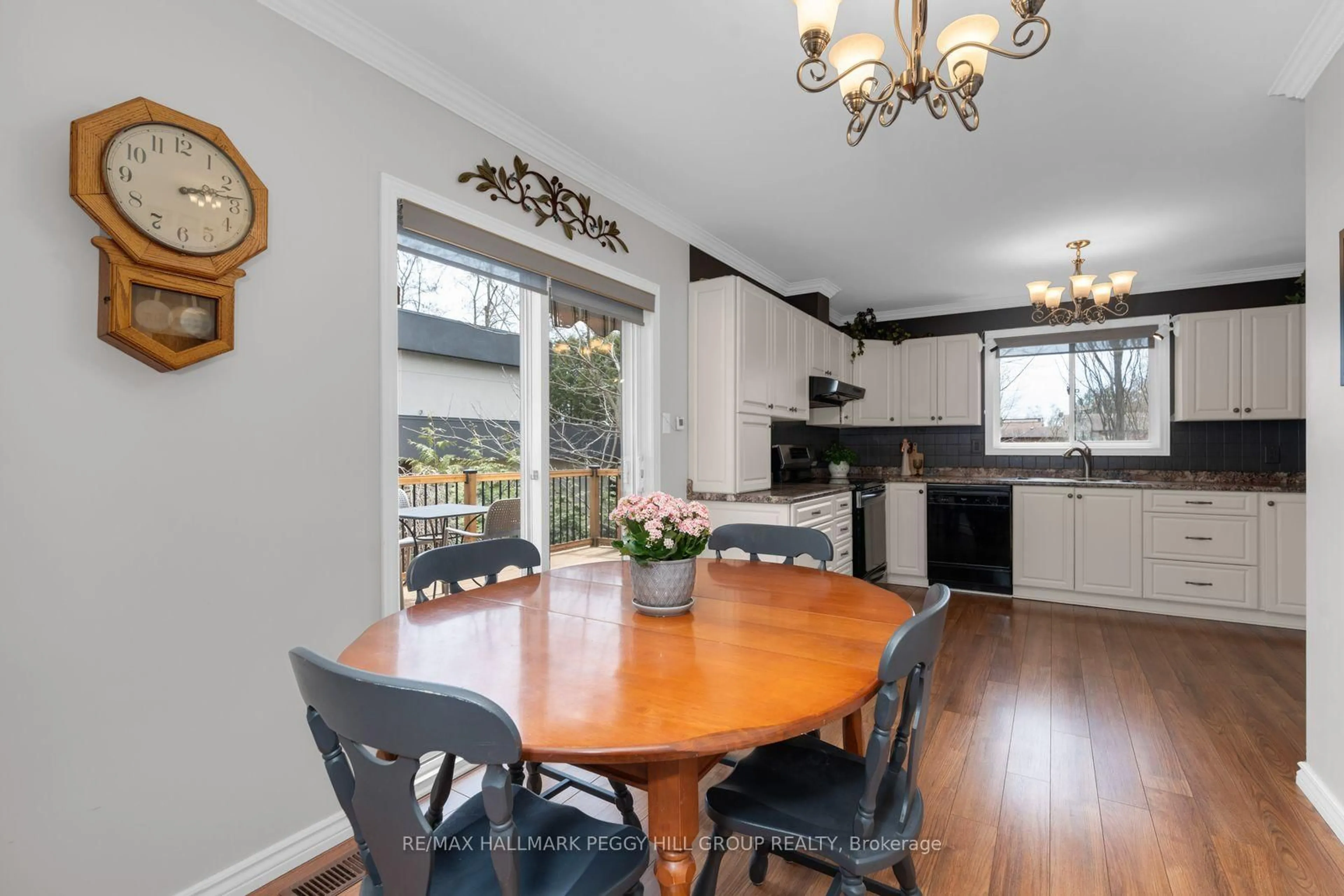 Dining room, wood/laminate floor for 996 Arnold St, Innisfil Ontario L0L 1W0