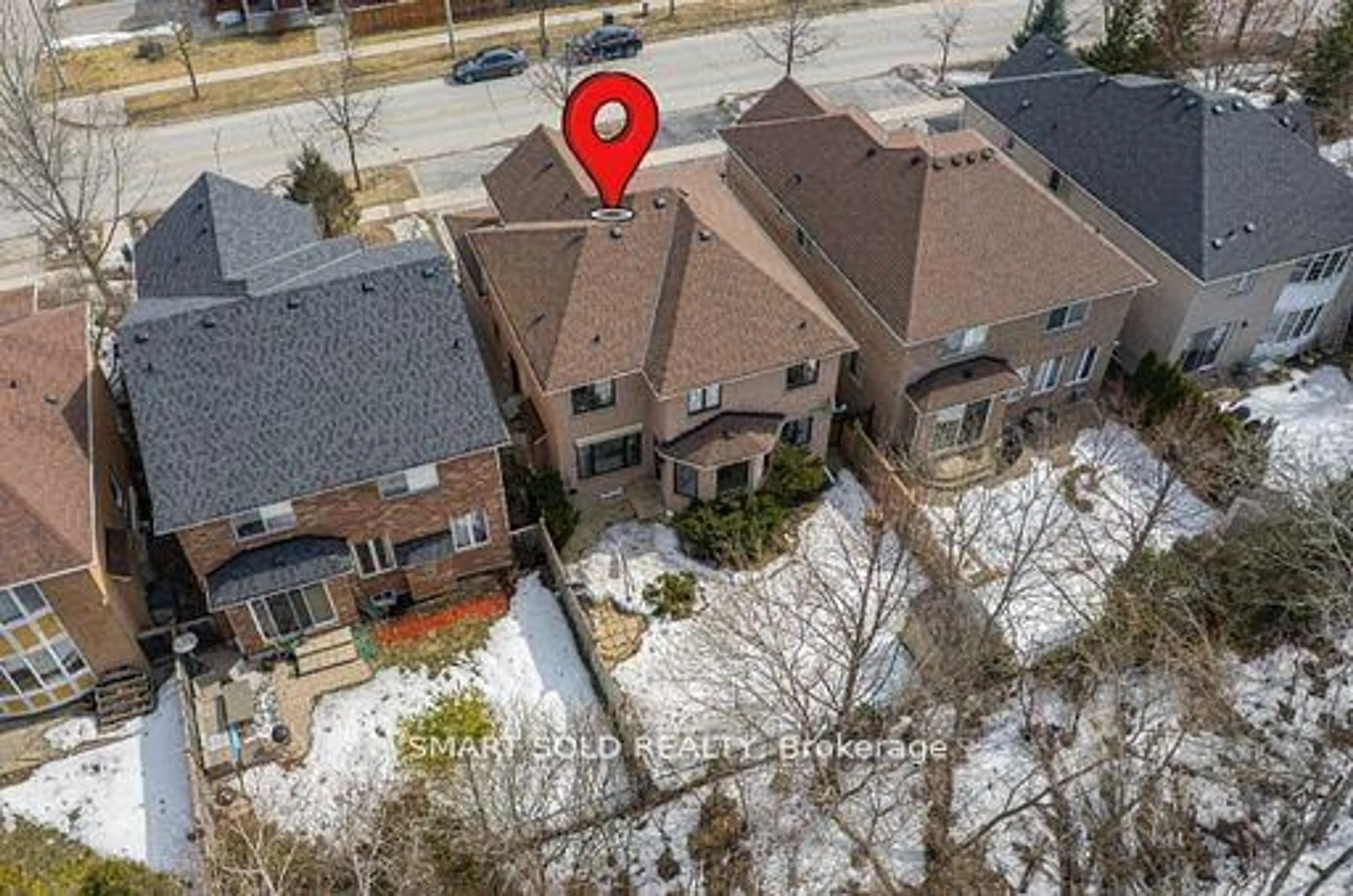 A pic from outside/outdoor area/front of a property/back of a property/a pic from drone, street for 106 Wood Rim Dr, Richmond Hill Ontario L4E 4M9