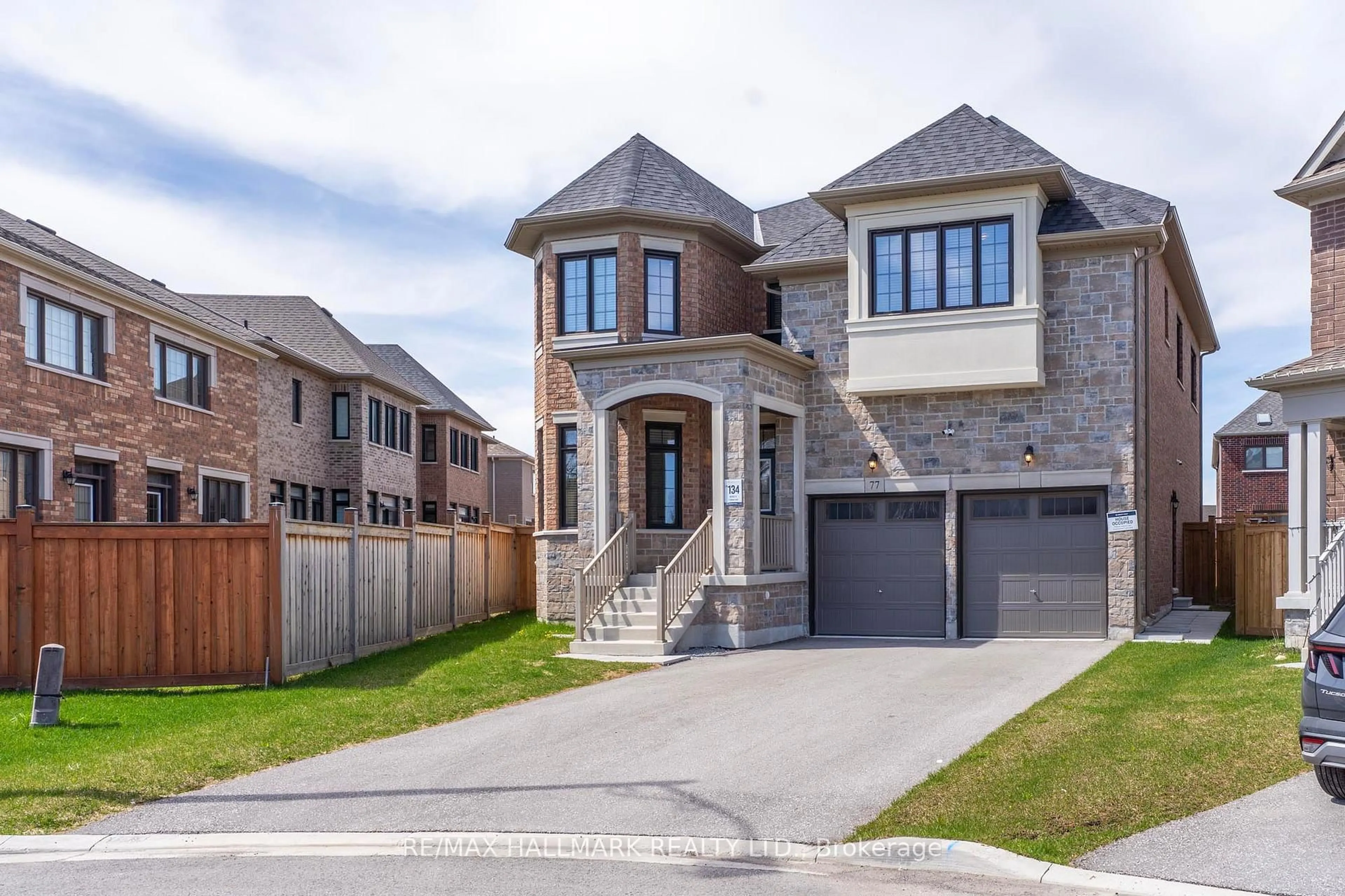 Home with brick exterior material, street for 77 Terrain Crt, East Gwillimbury Ontario L9N 0T2