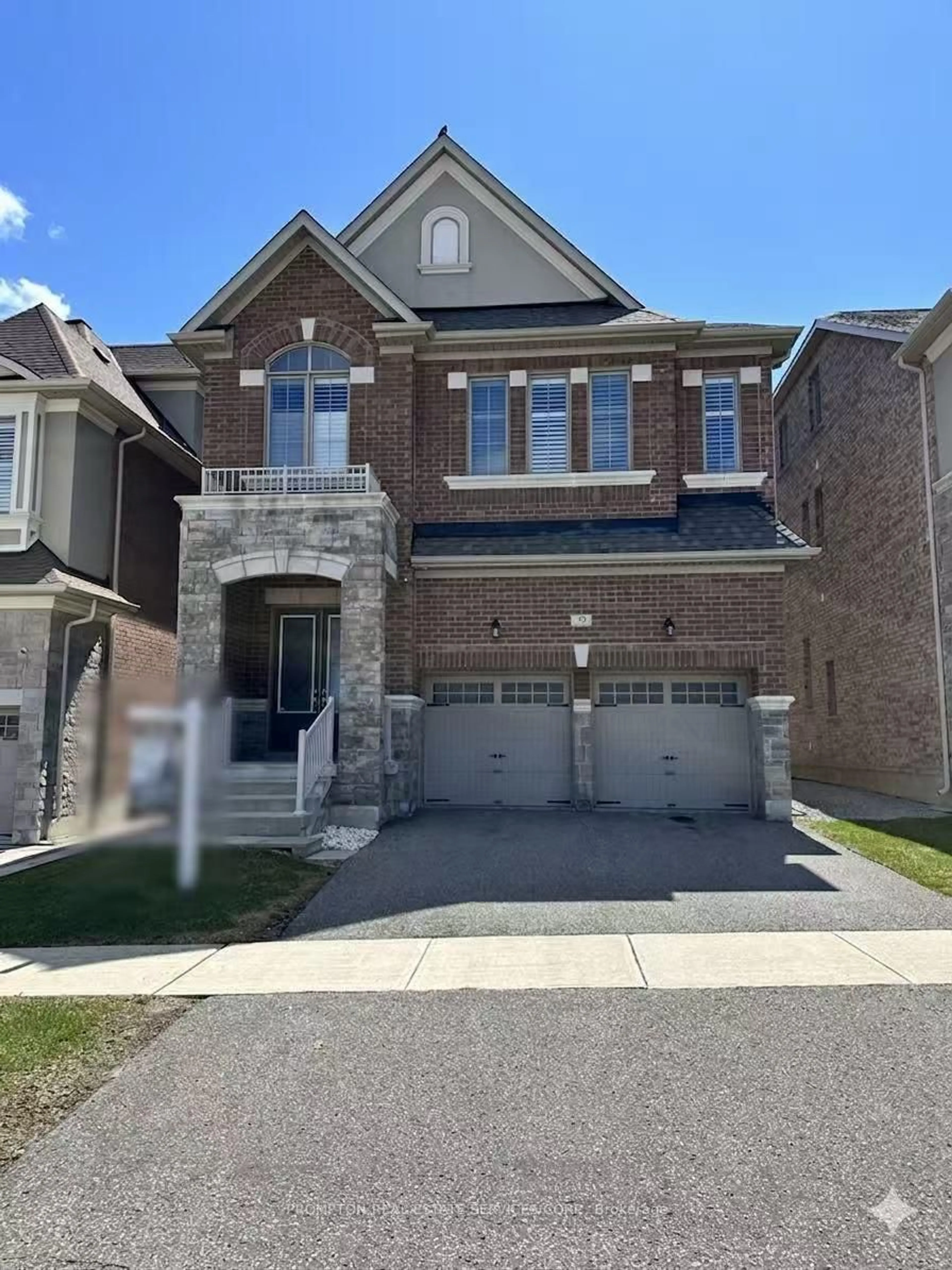 Home with brick exterior material, street for 39 Giardina Cres, Richmond Hill Ontario L4B 0G1