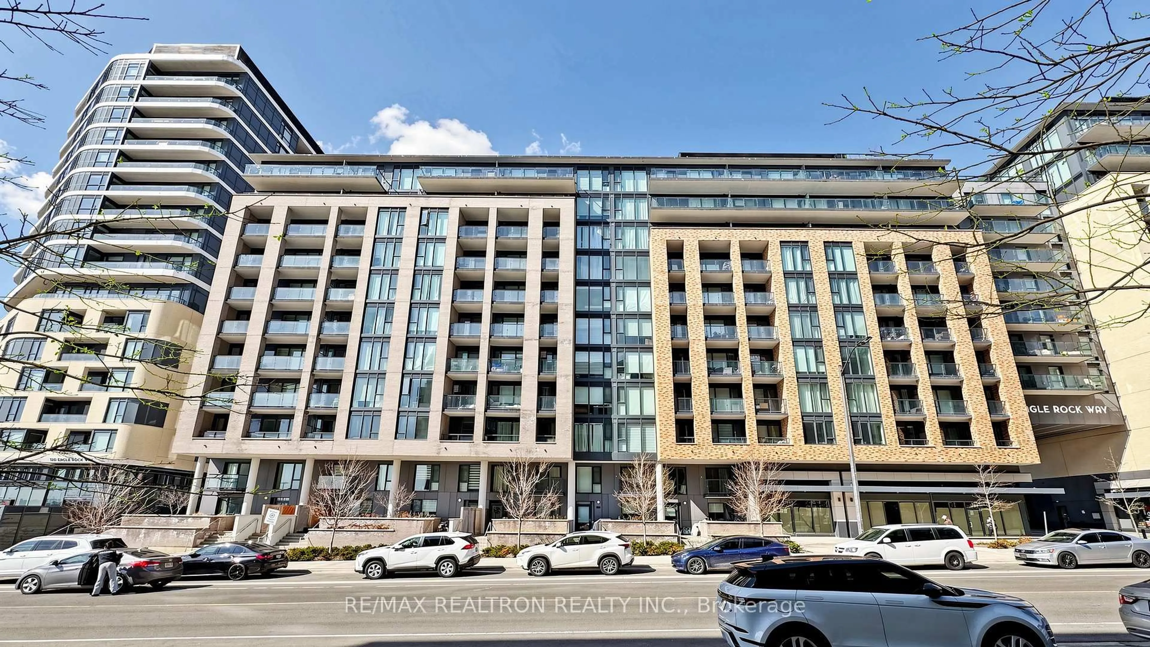 Indoor foyer for 100 Eagle Rock Way #216, Vaughan Ontario L6A 5B9