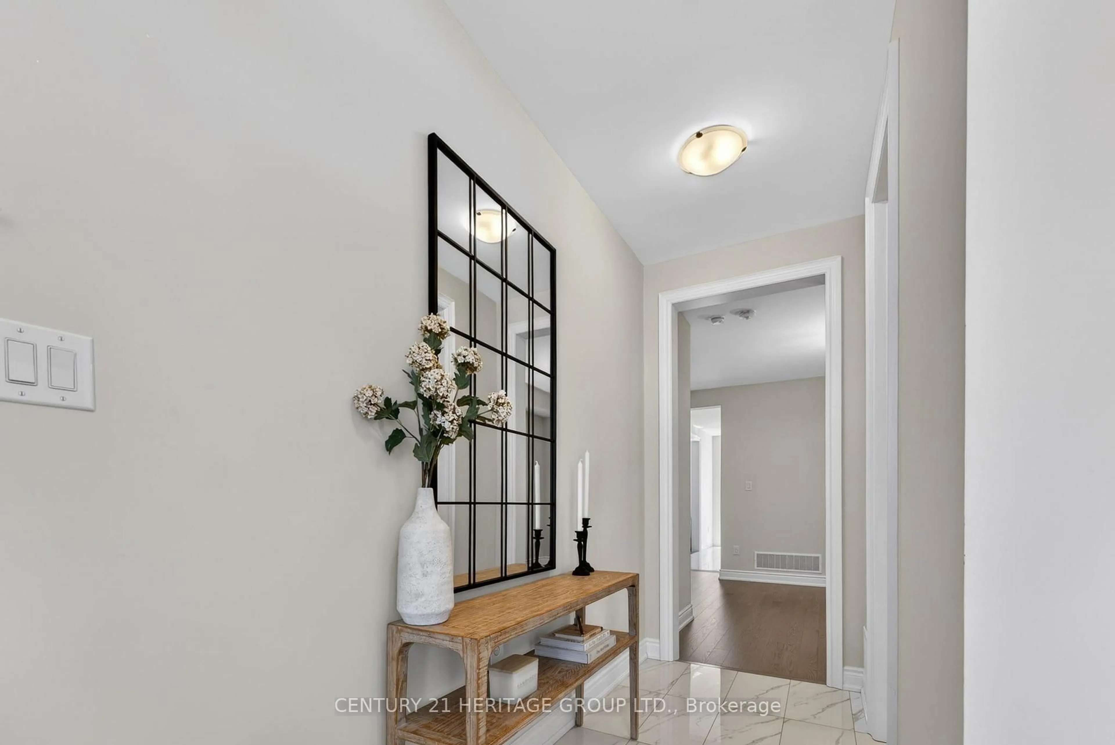Indoor entryway for 1223 Wickham Rd, Innisfil Ontario L9S 0R1
