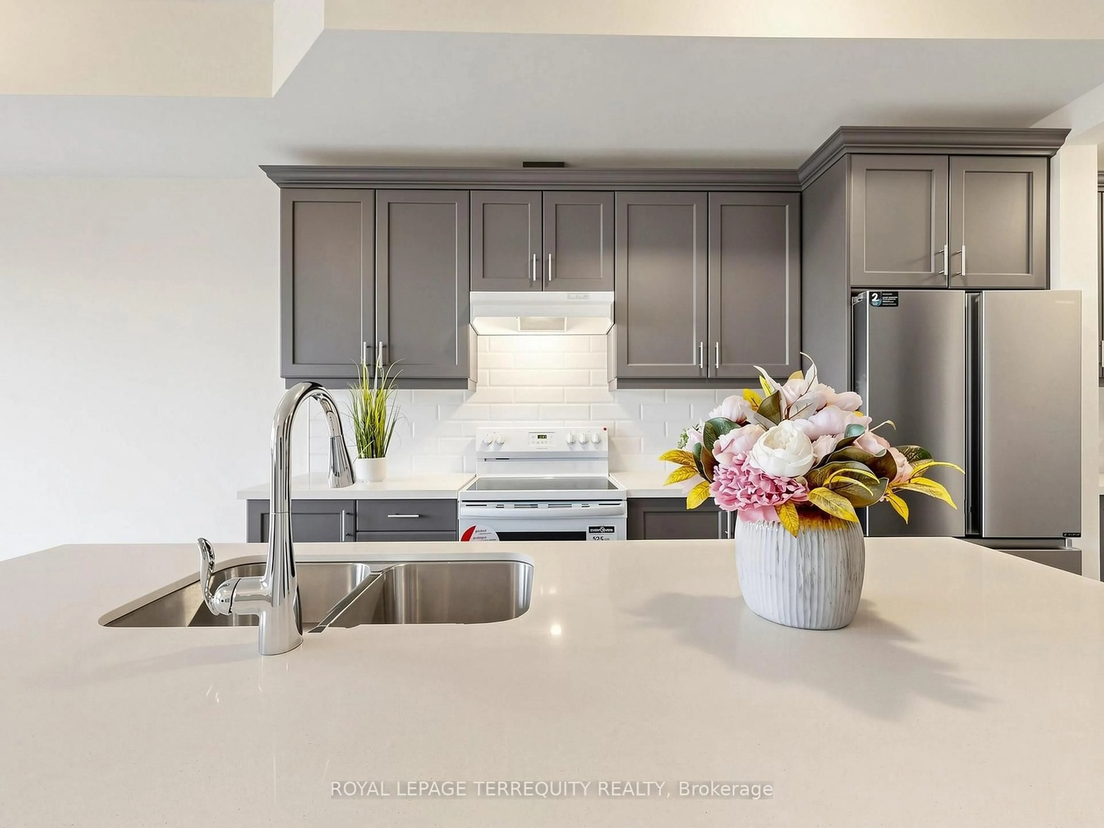 Open concept kitchen, unknown for 293 Swan Park Rd, Markham Ontario L6E 0K4
