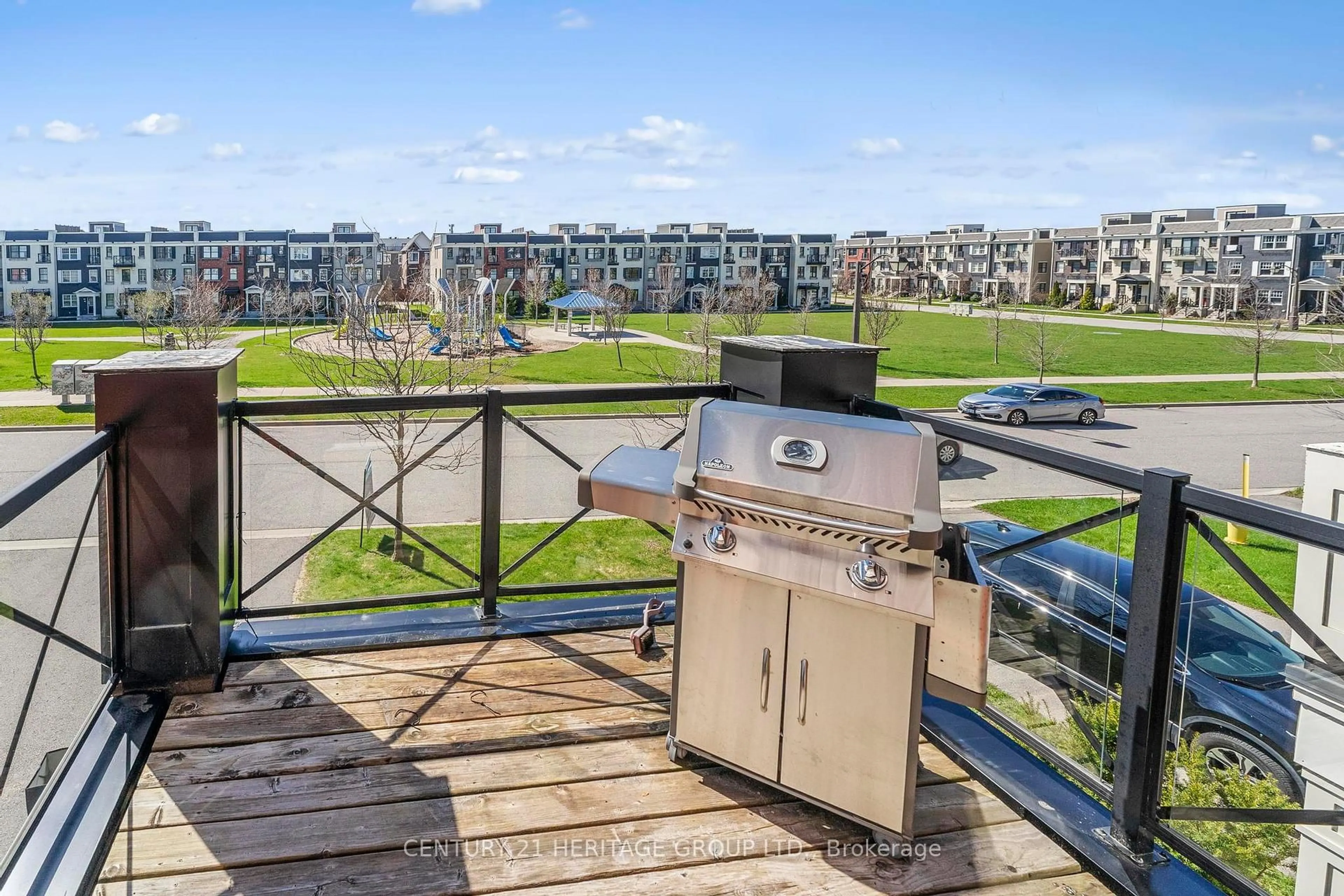 Patio, water/lake/river/ocean view for 219 Boadway Cres, Whitchurch-Stouffville Ontario L4A 1Y5