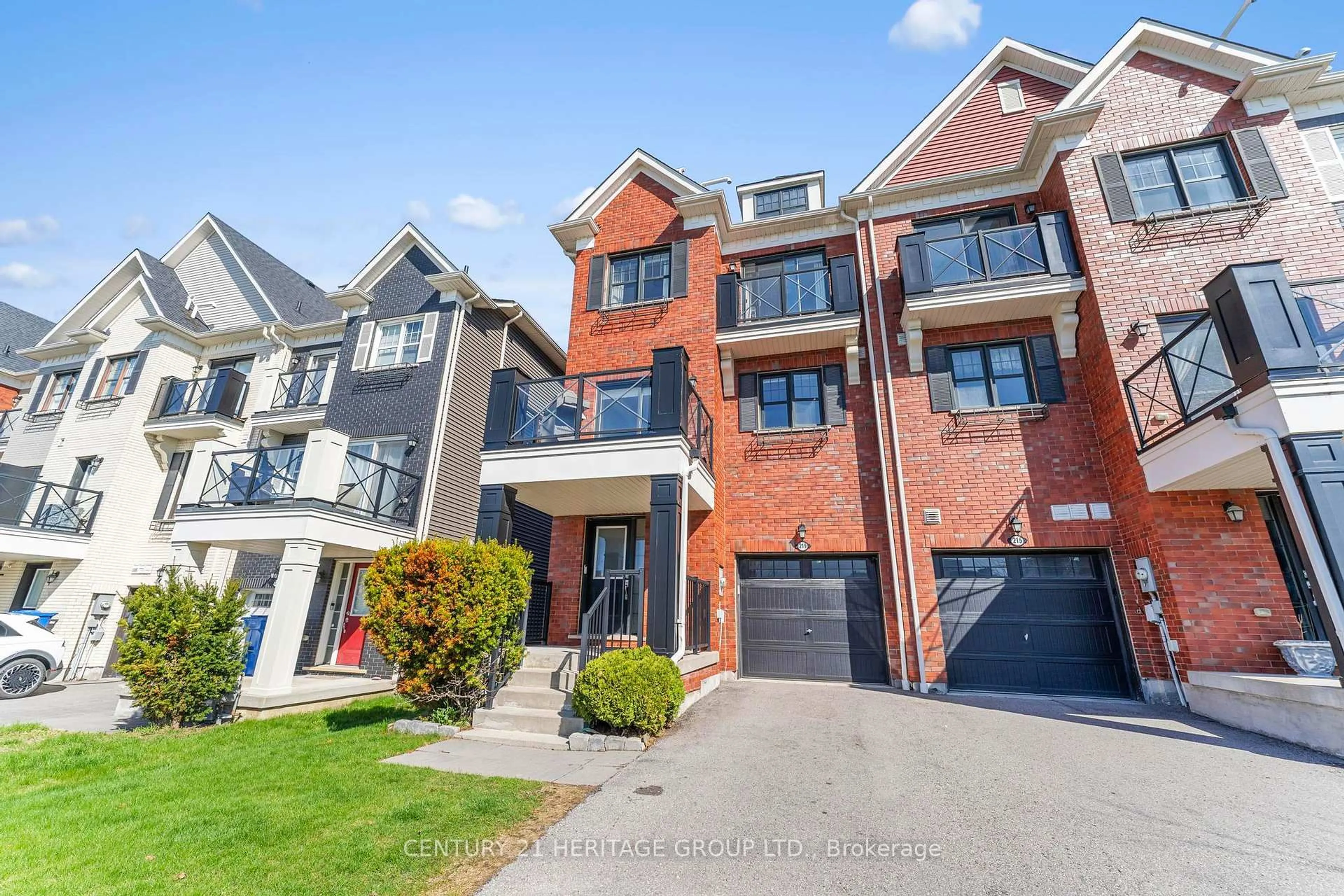 Home with brick exterior material, street for 219 Boadway Cres, Whitchurch-Stouffville Ontario L4A 1Y5