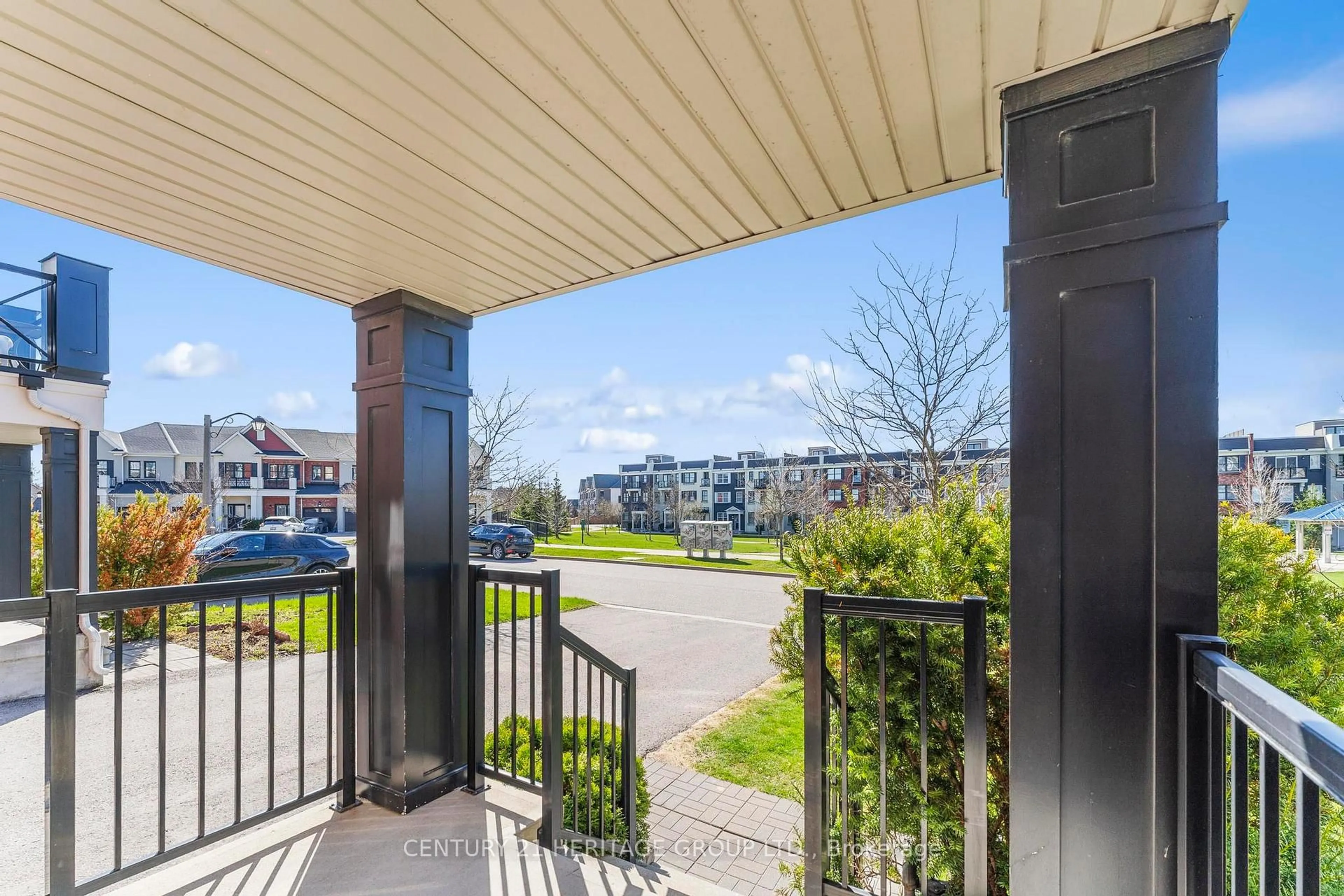 Patio, street for 219 Boadway Cres, Whitchurch-Stouffville Ontario L4A 1Y5