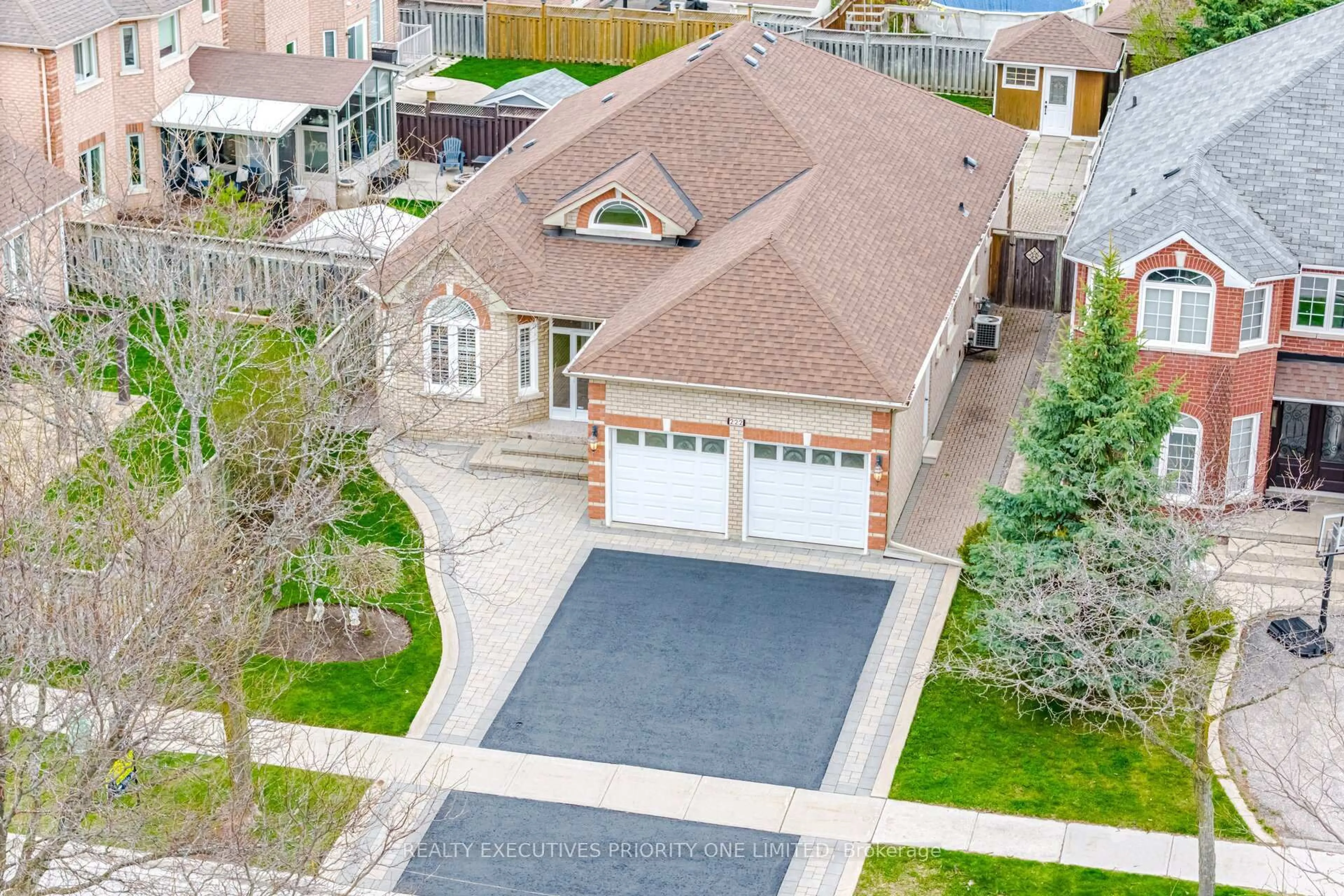 A pic from outside/outdoor area/front of a property/back of a property/a pic from drone, street for 222 Caproni Dr, Vaughan Ontario L6A 1X7