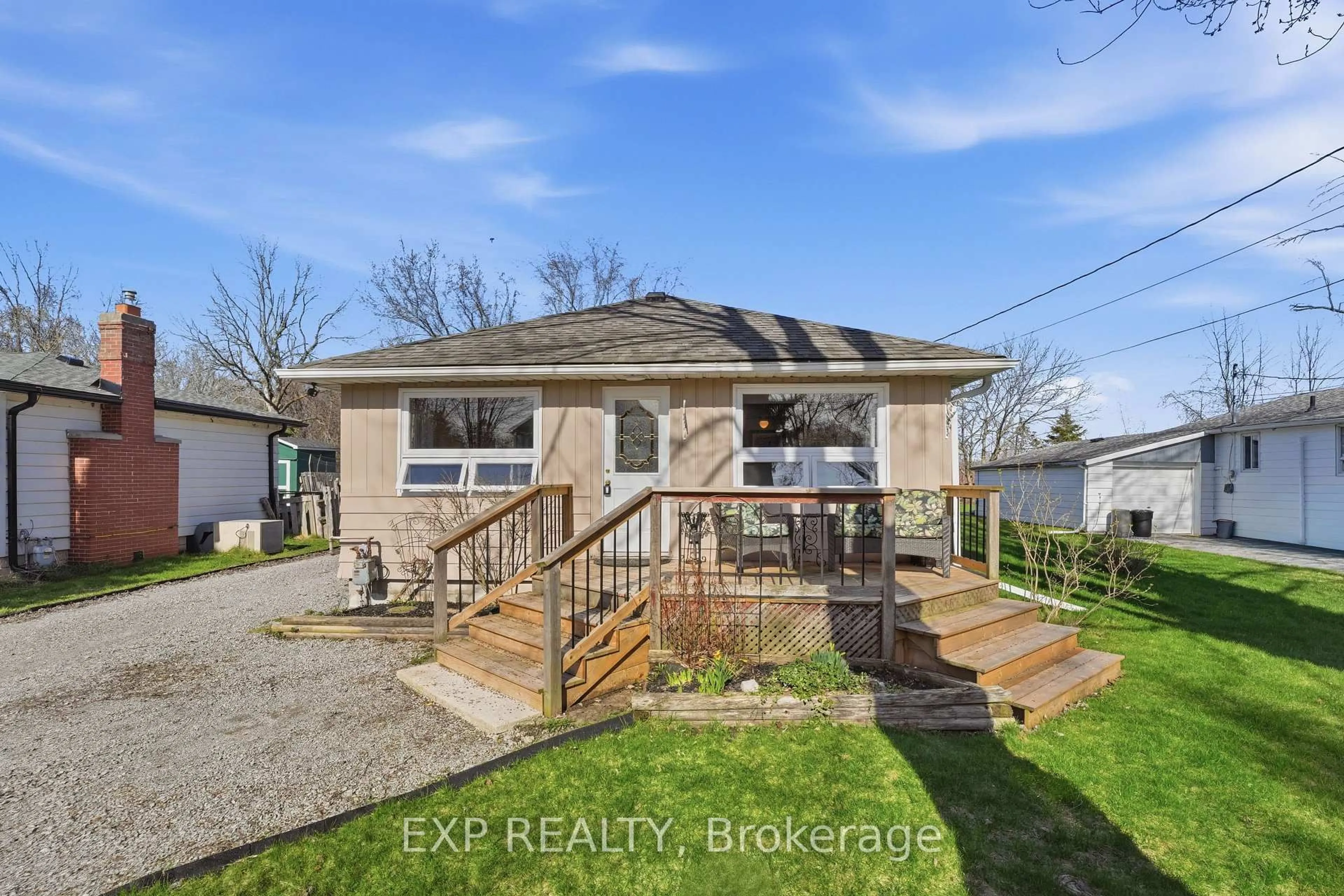 A pic from outside/outdoor area/front of a property/back of a property/a pic from drone, unknown for 33 Isle Vista Dr, Georgina Ontario L0E 1N0