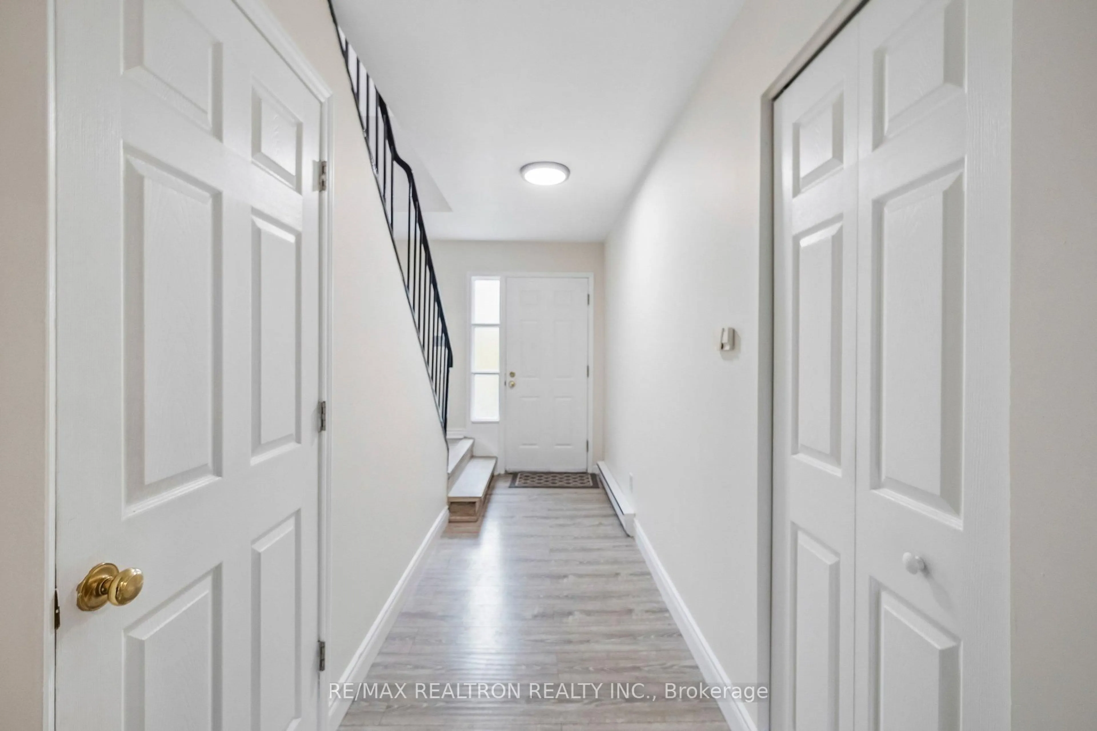 Indoor entryway for 22 Porterfield Cres, Markham Ontario L3T 4S7