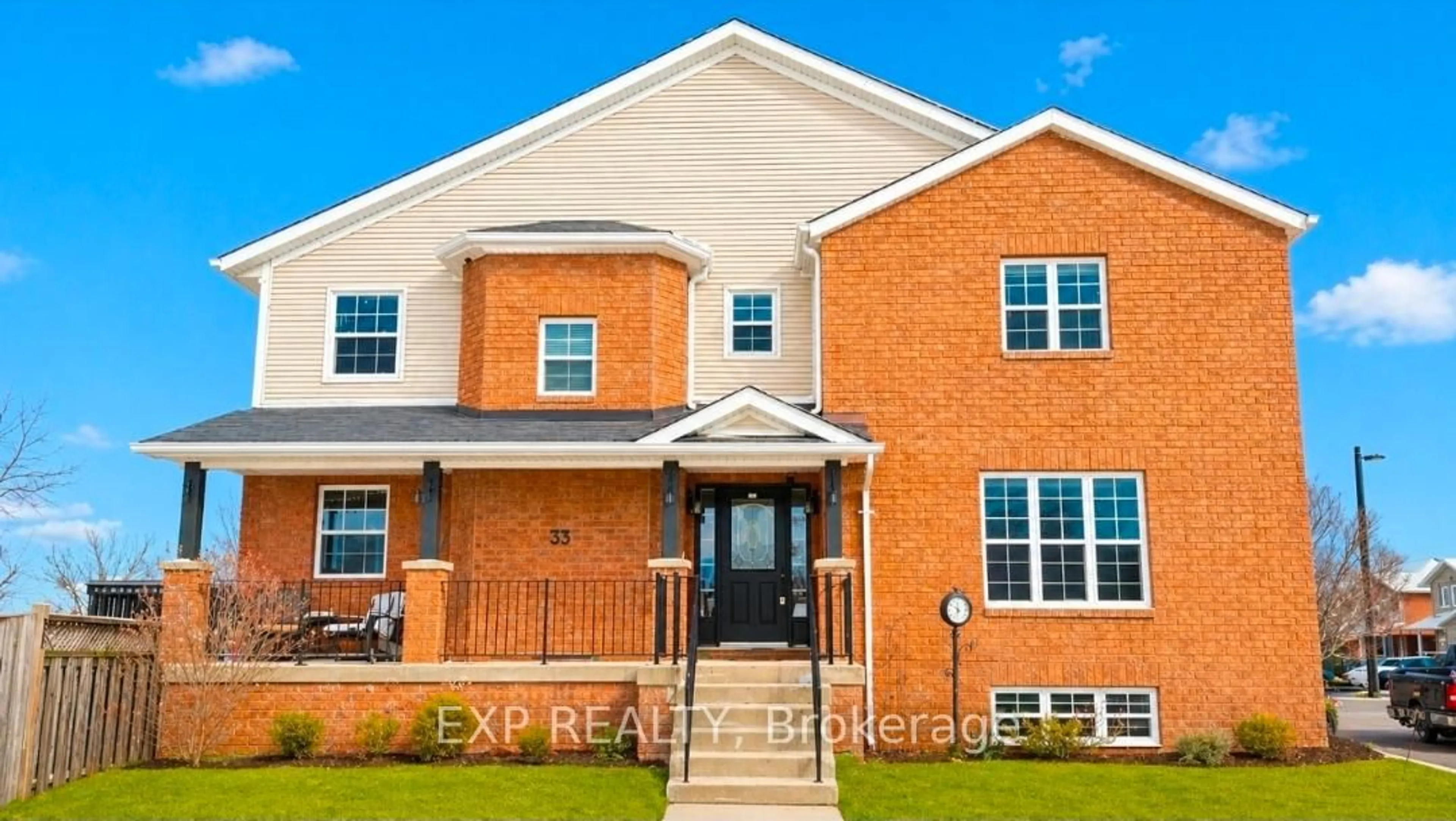 Home with brick exterior material, building for 33 Wrendale Cres, Georgina Ontario L4P 4C4