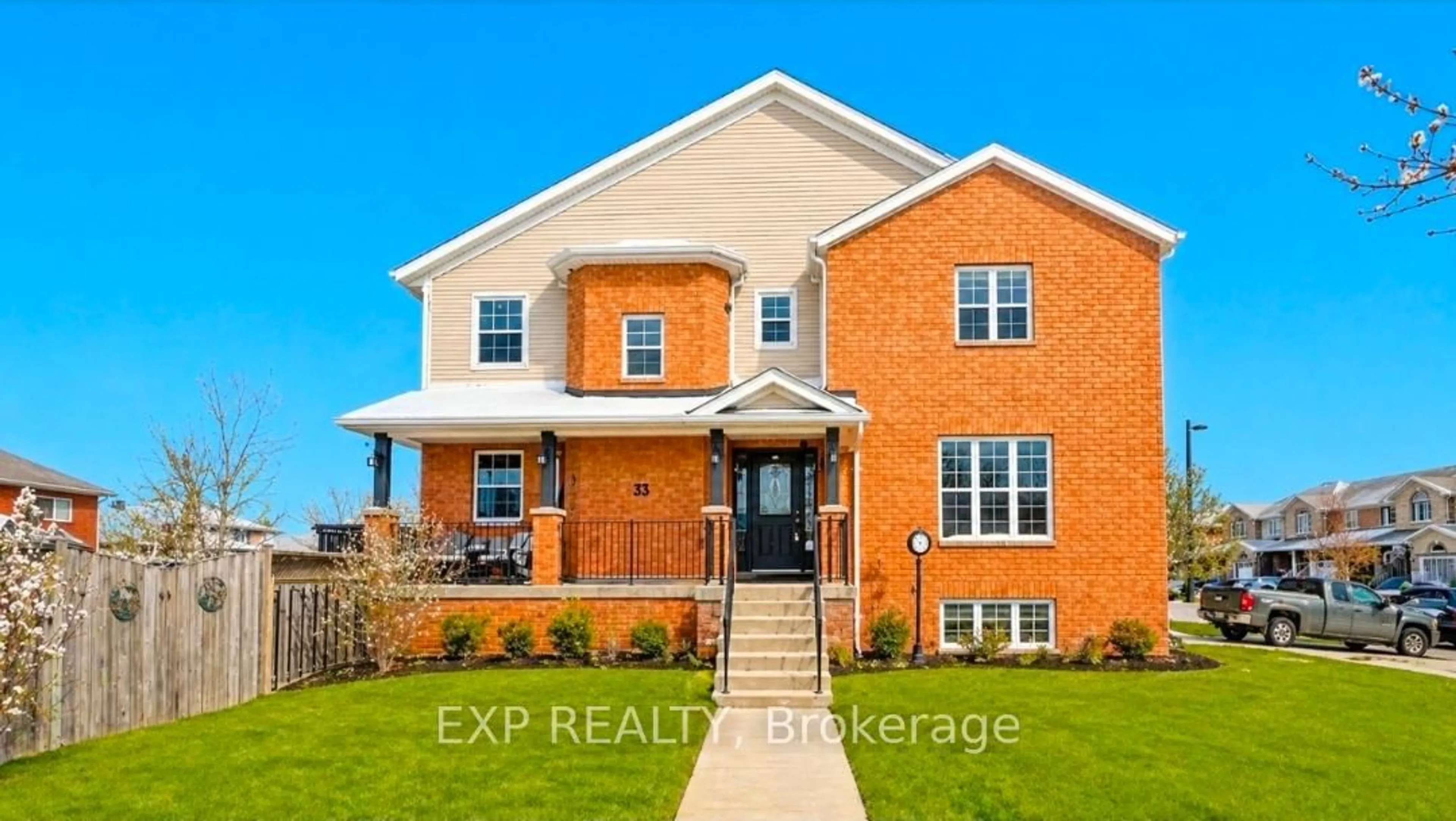 Home with brick exterior material, building for 33 Wrendale Cres, Georgina Ontario L4P 4C4