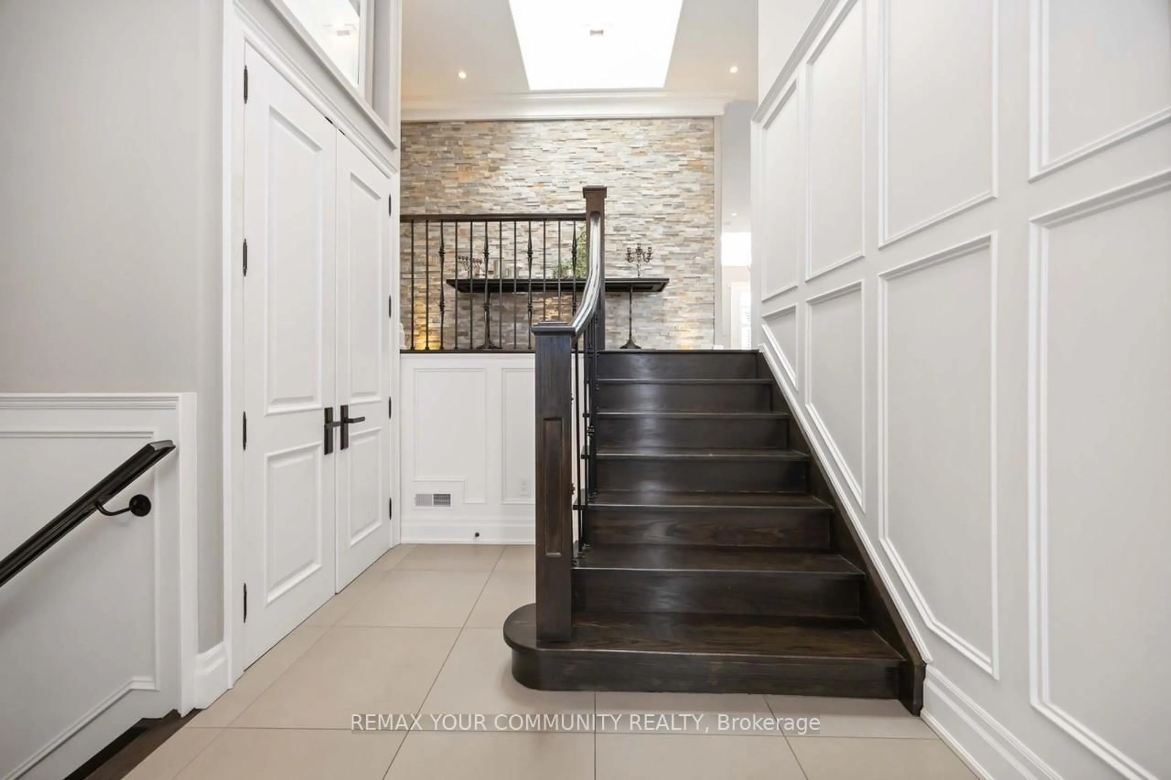 Indoor entryway for 48 May Ave, Richmond Hill Ontario L4C 3S6