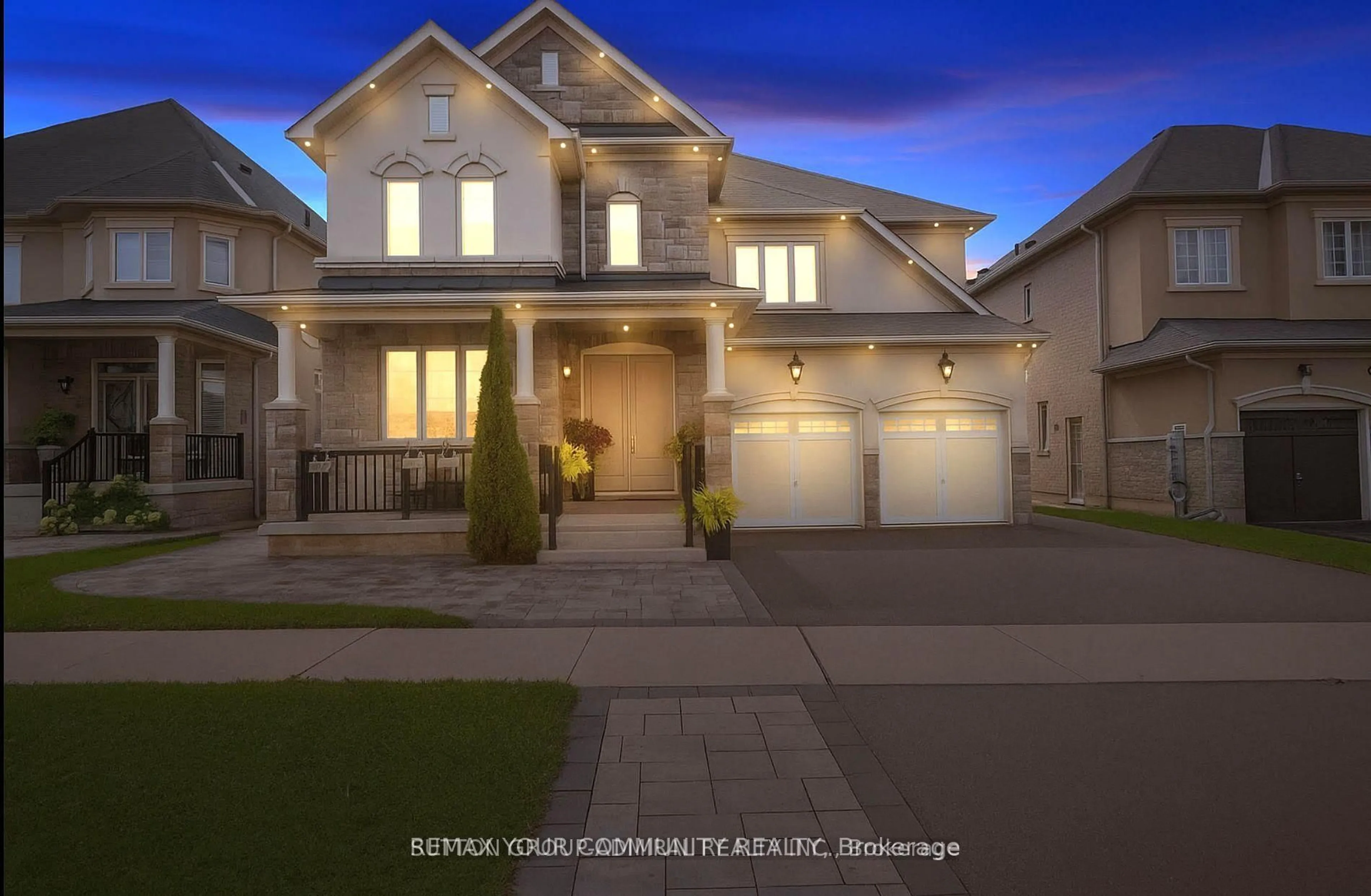 Home with vinyl exterior material, street for 43 Fairmont Ridge Tr, King Ontario L7B 0A6